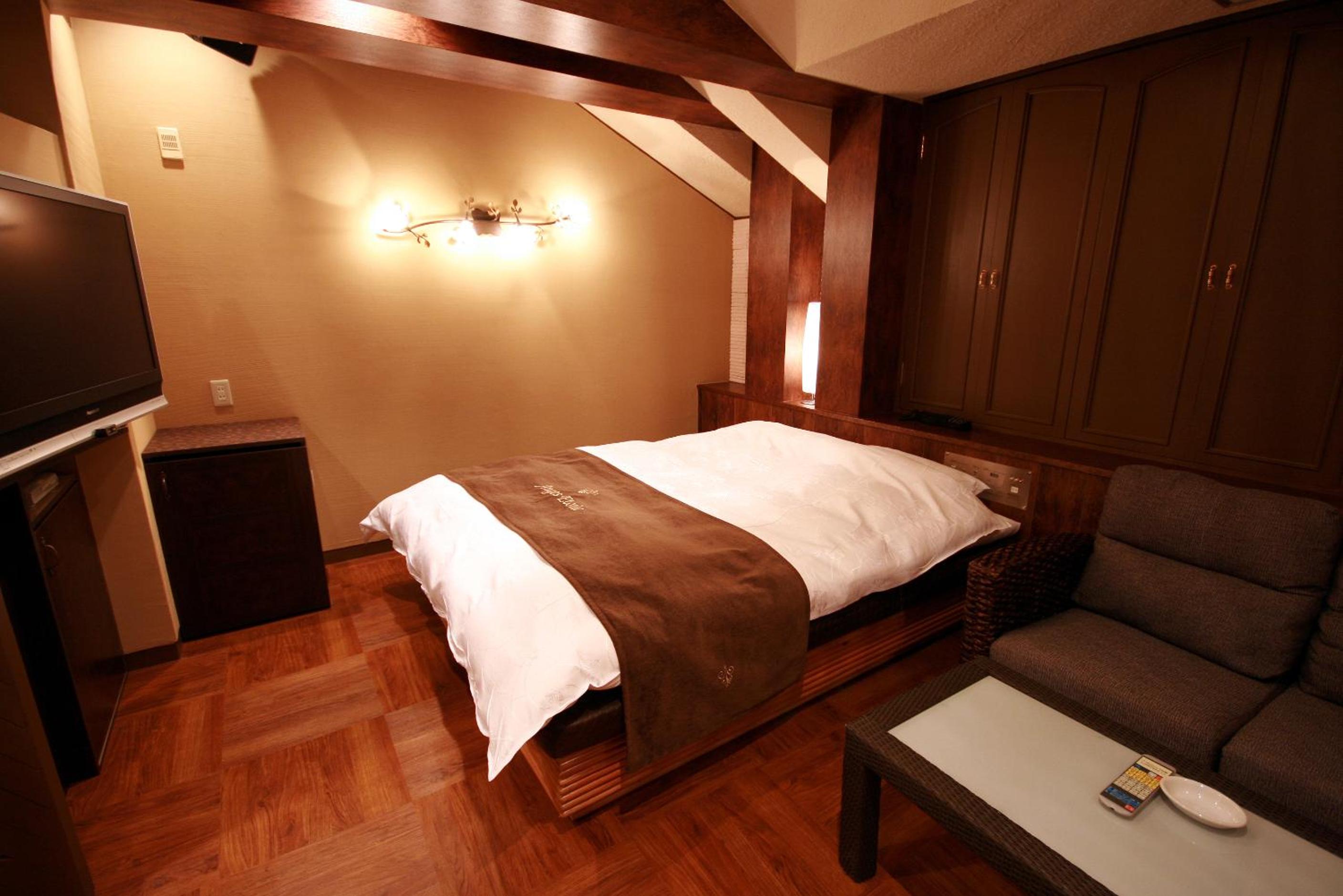 Deluxe King Room - Photo 25