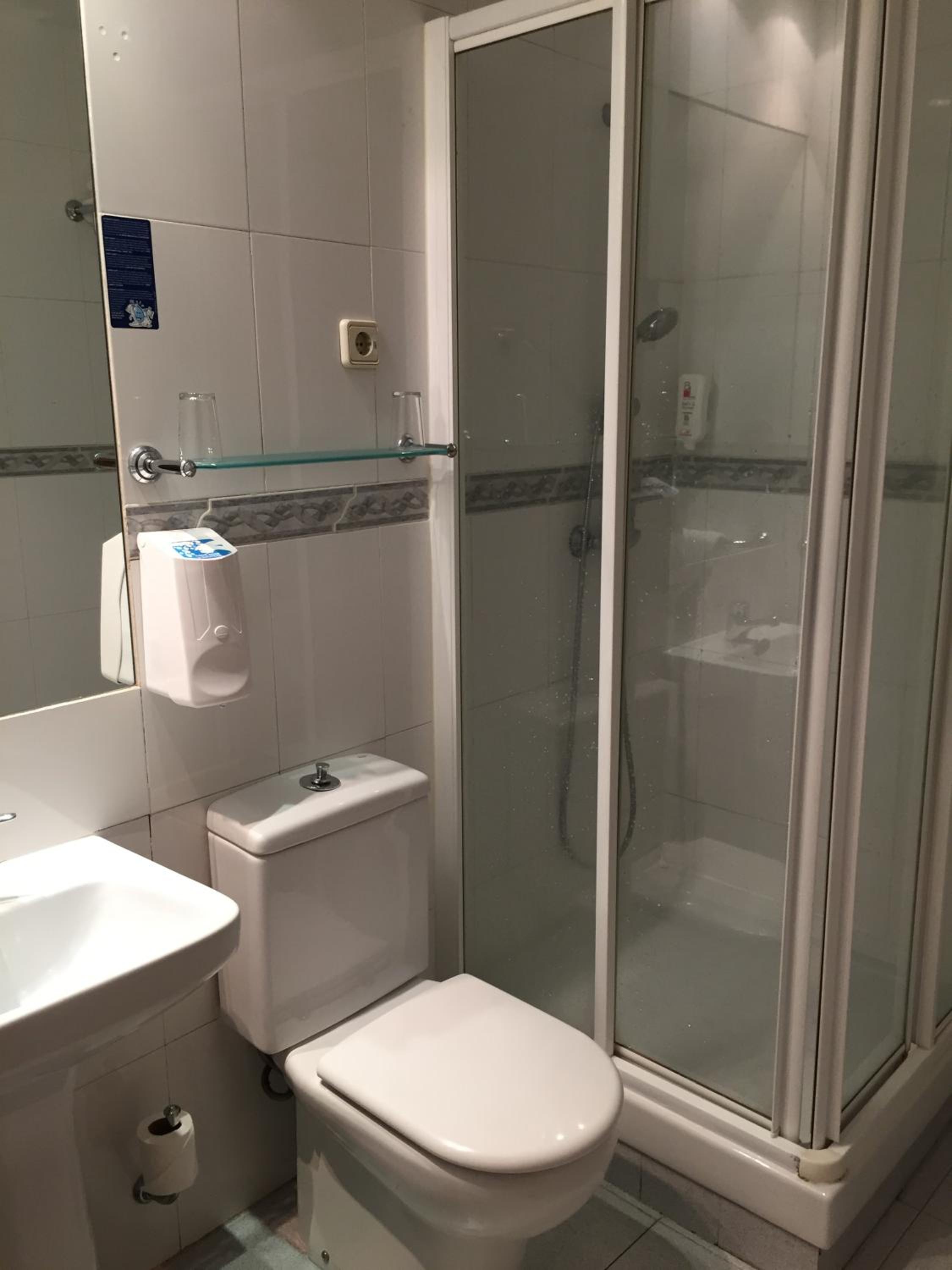 Double Room - Photo 6