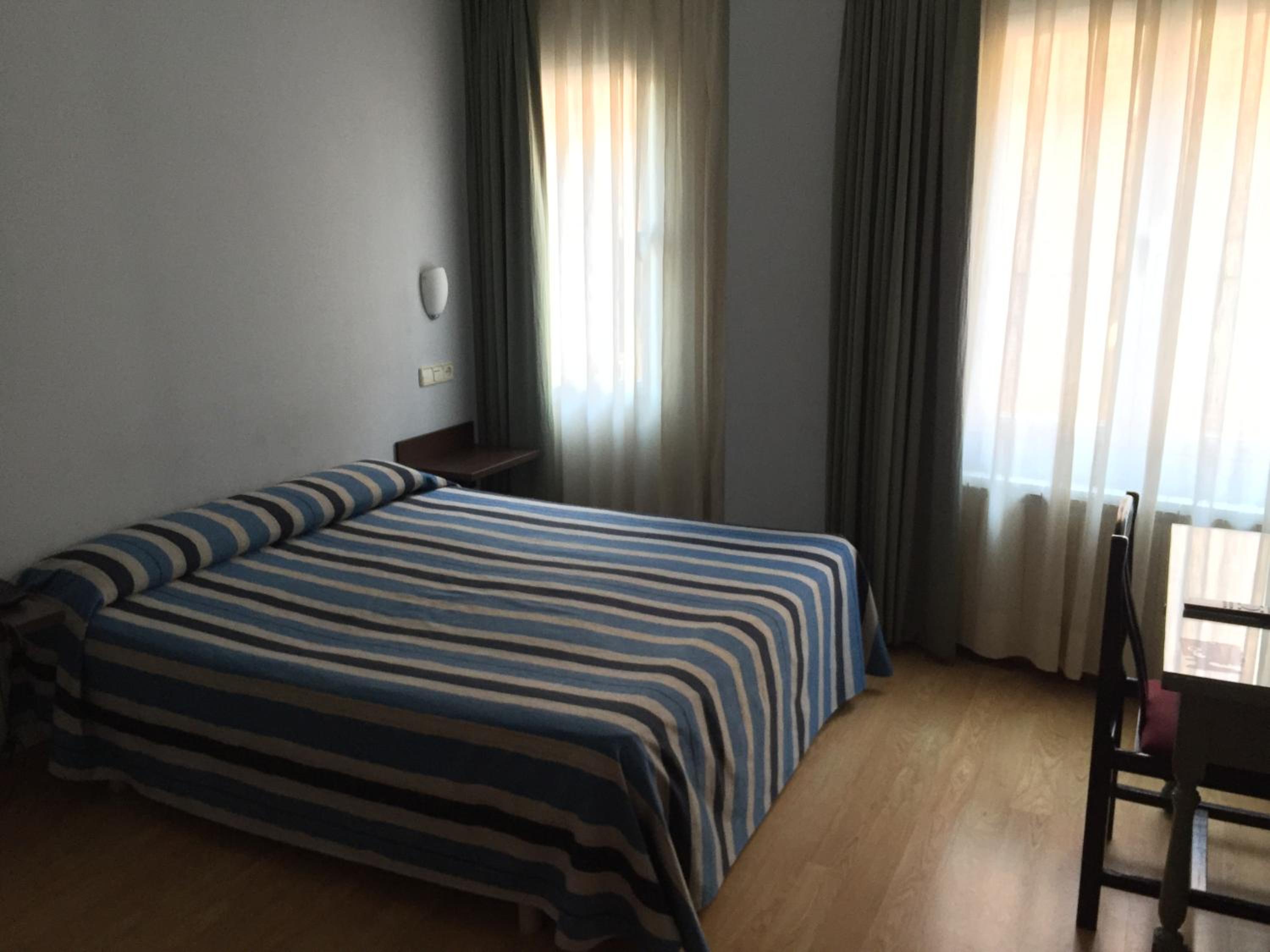 Double Room - Photo 5