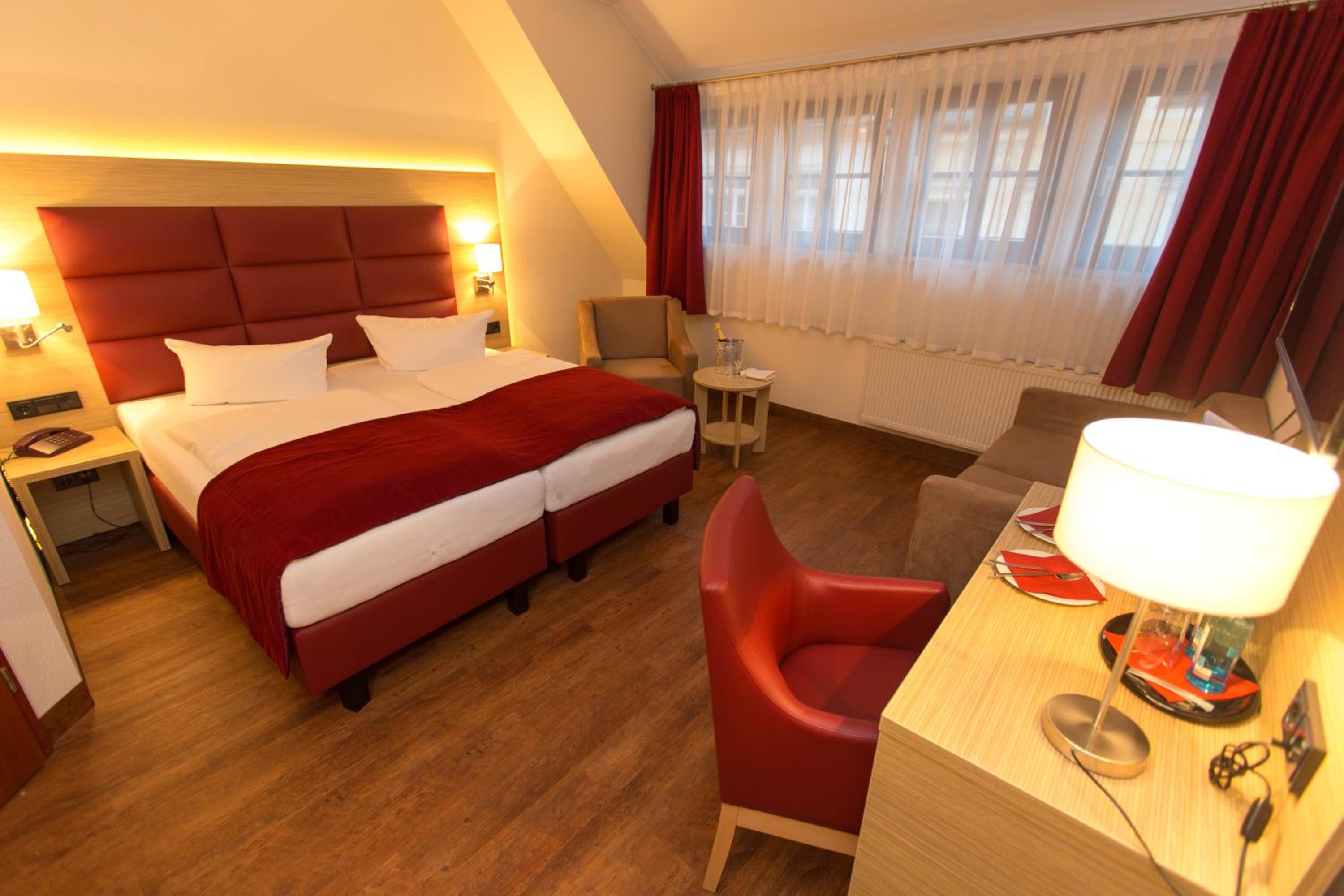 Deluxe Double Room with Shower - Photo 1