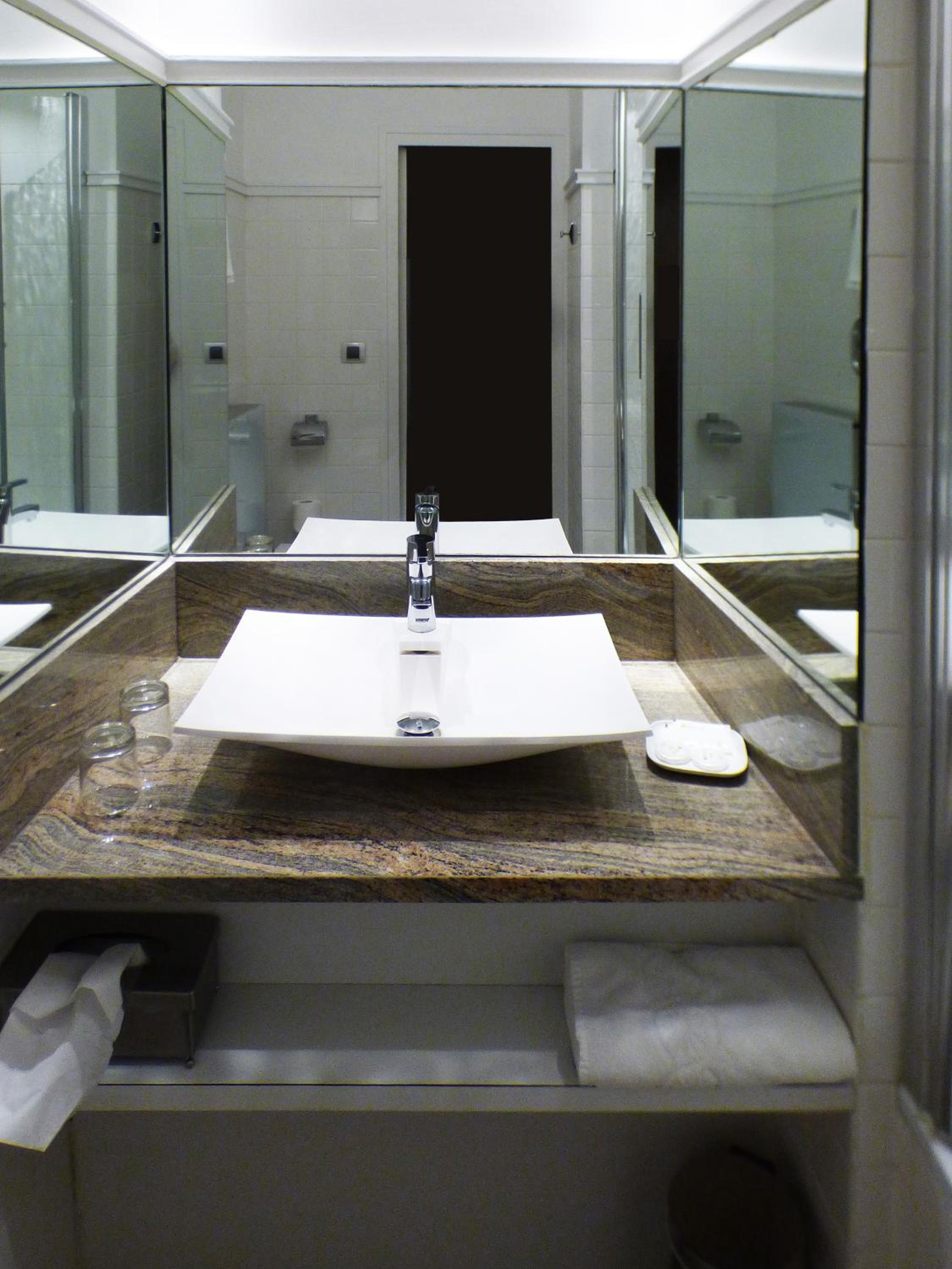 Executive Double Room - Photo 13