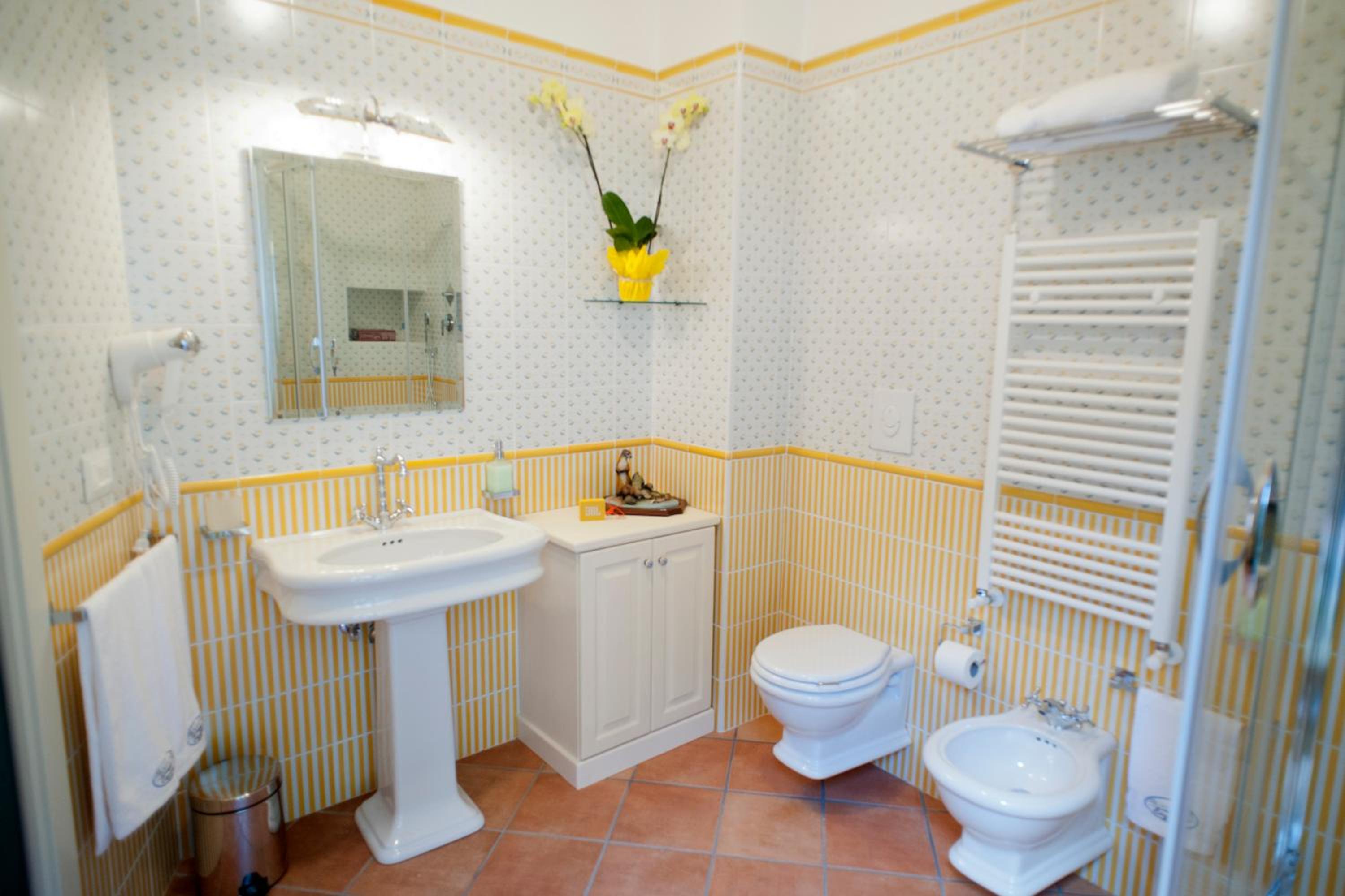 Double Room with Balcony - Photo 5