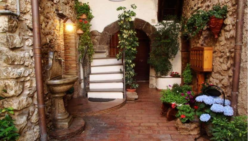 Apartment with Terrace - Photo 9