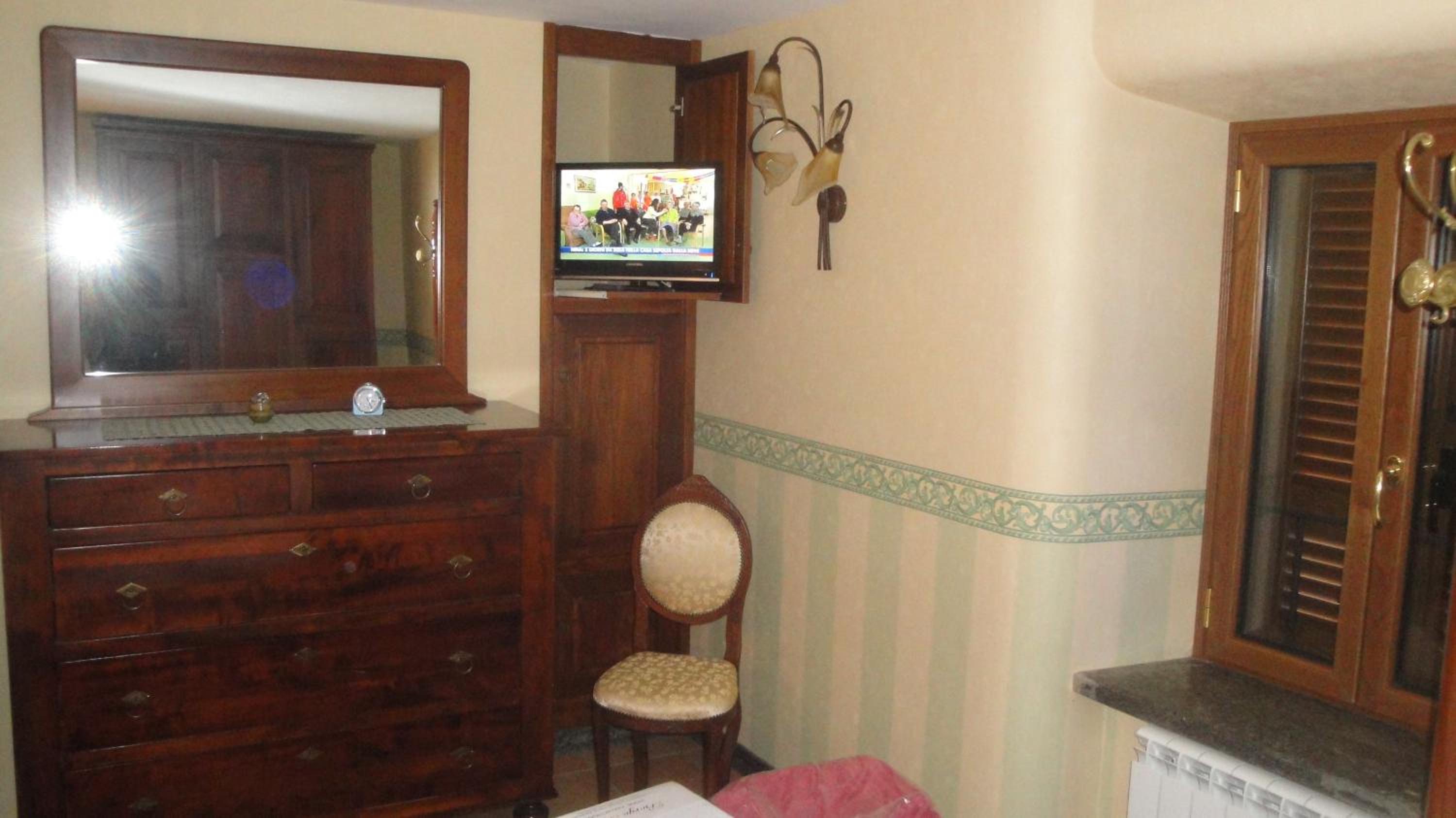 Apartment with Terrace - Photo 17