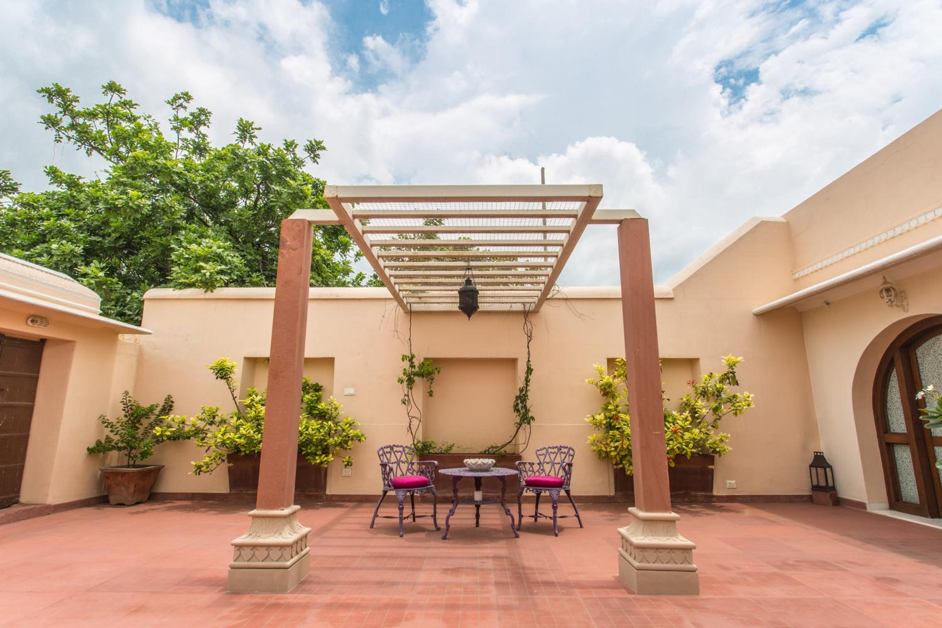 Heritage Signature Suite: 15% off on F&B, 20% off on SPA and Laundry, Enjoy Happy Hours with 1+1 offer, Complimentary In-Room Refreshments, Fruit Basket,10 mins complimentary neck and shoulder message (Subject to availability) – Offer till 31st Aug’26