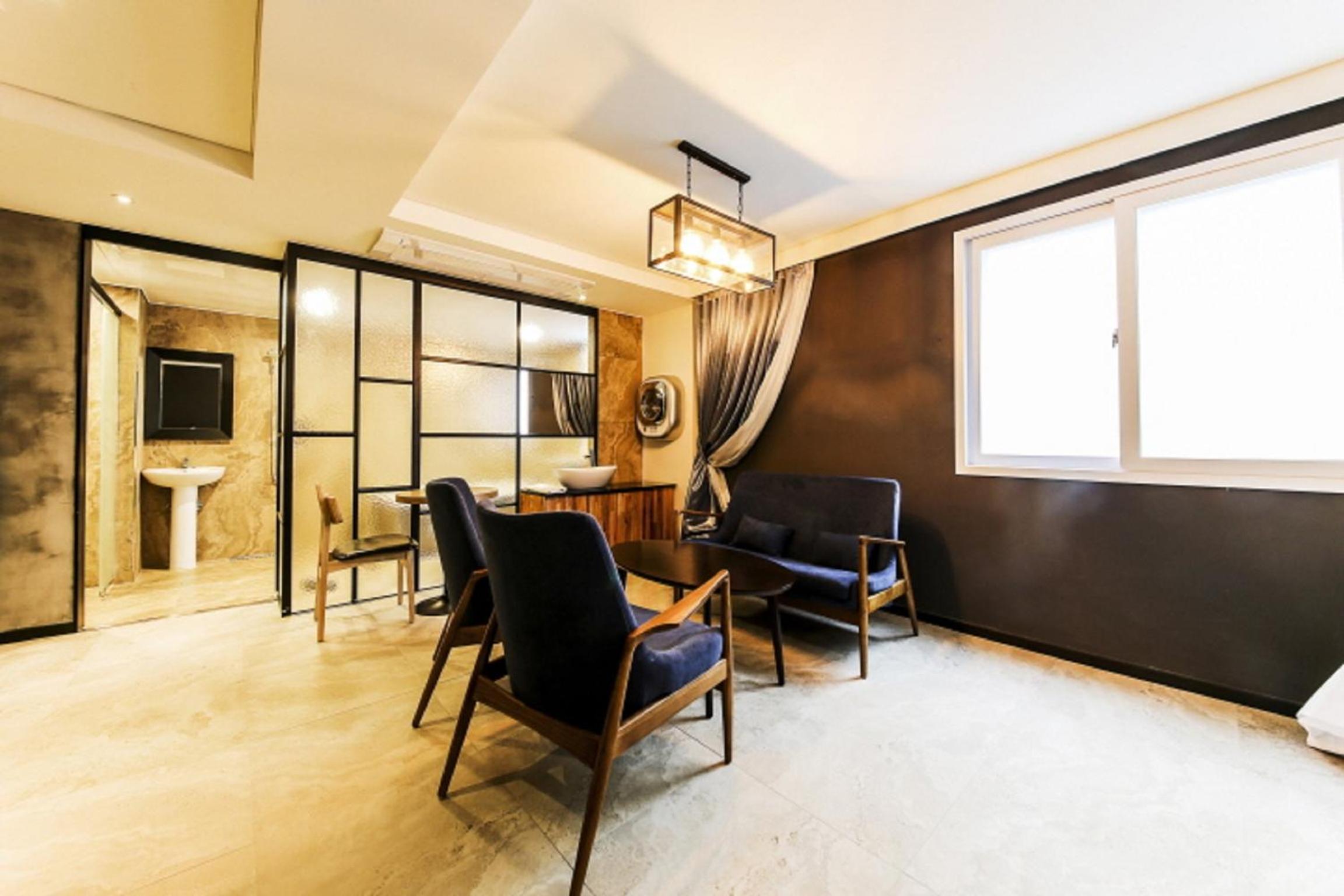 Large Suite photo 1