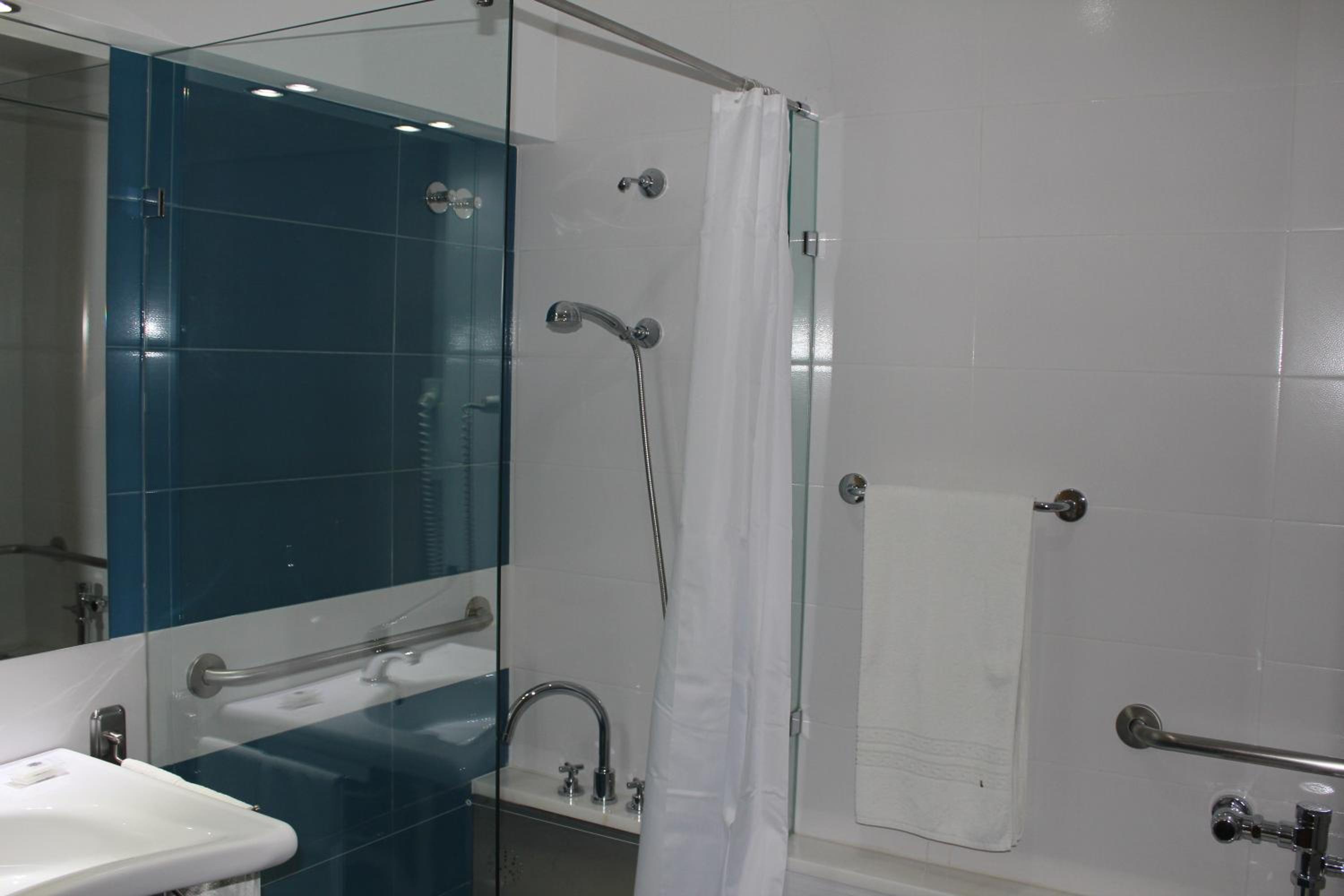Twin Room - Photo 6
