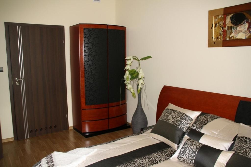 Apartment - Photo 2