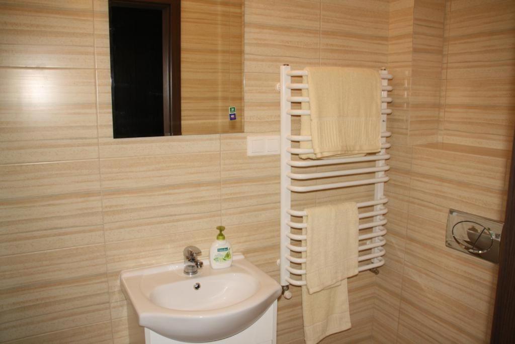 Double Room with Private Bathroom - Photo 5