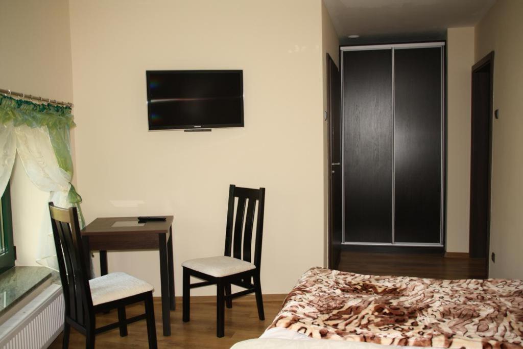 Double Room with Private Bathroom - Photo 6