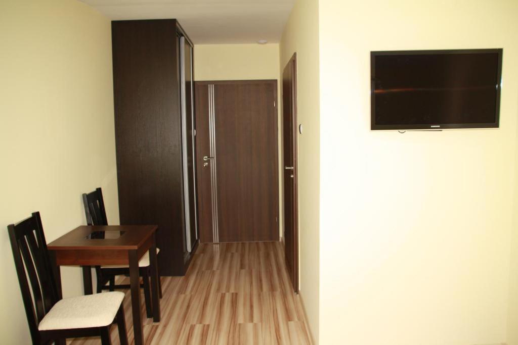 Double Room with Private Bathroom - Photo 3