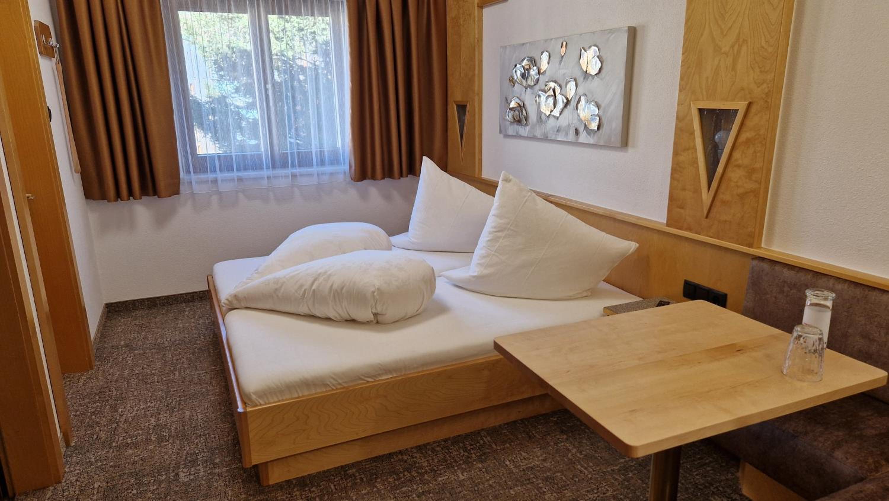 Two-Bedroom Apartment with View photo 3
