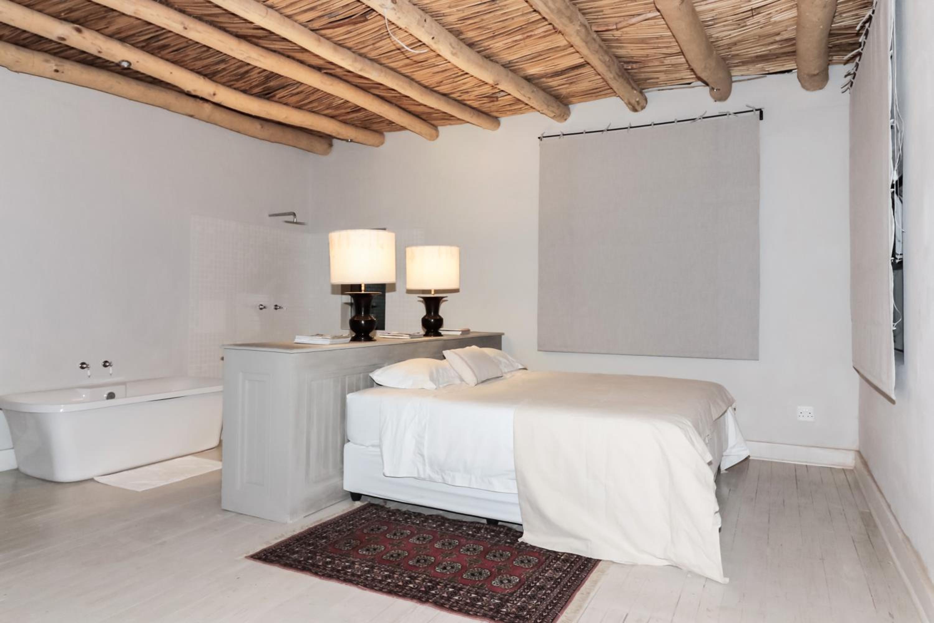 Deluxe King Suite with Mountain Views