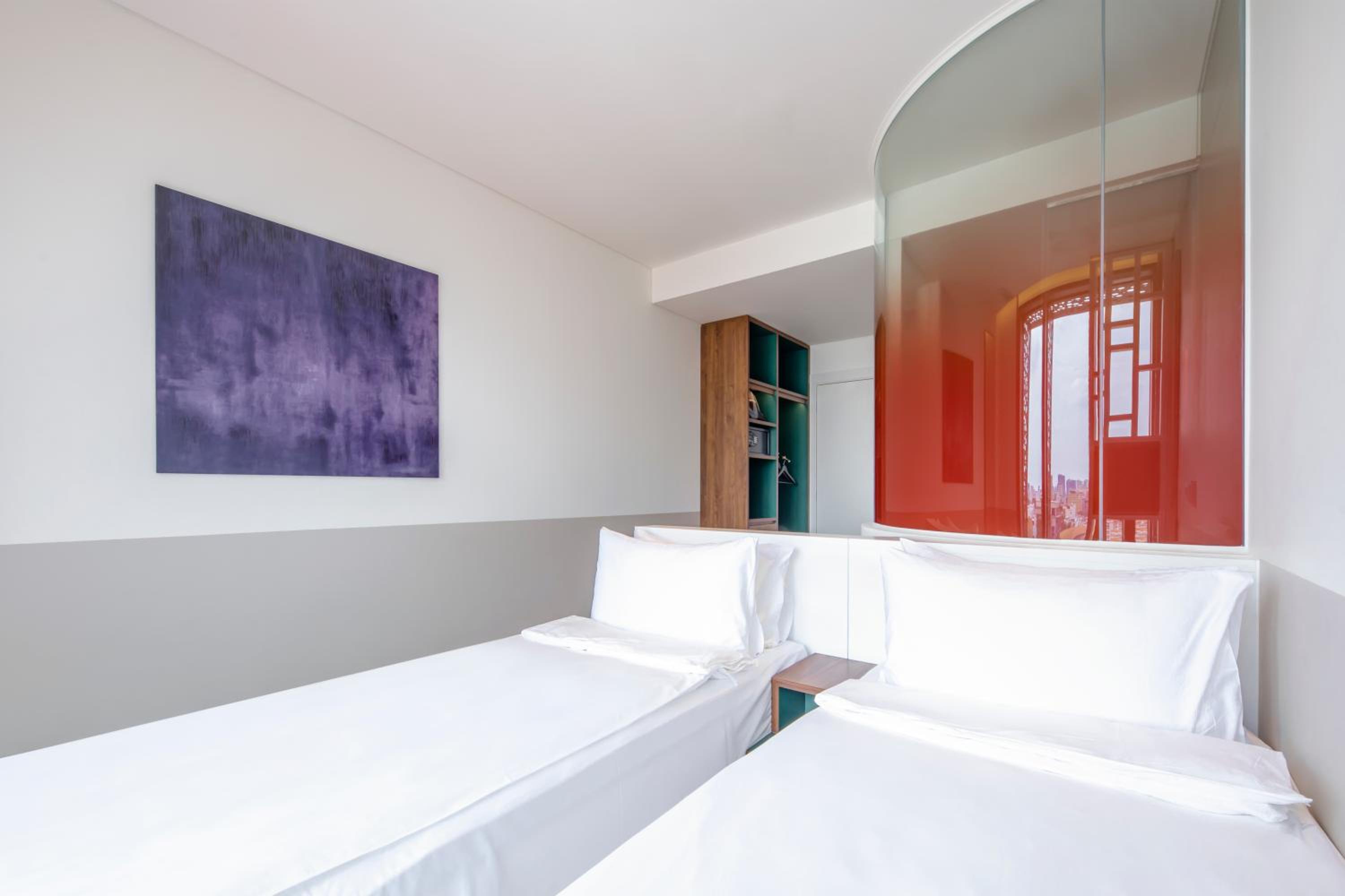 Twin Room with City View photo 2