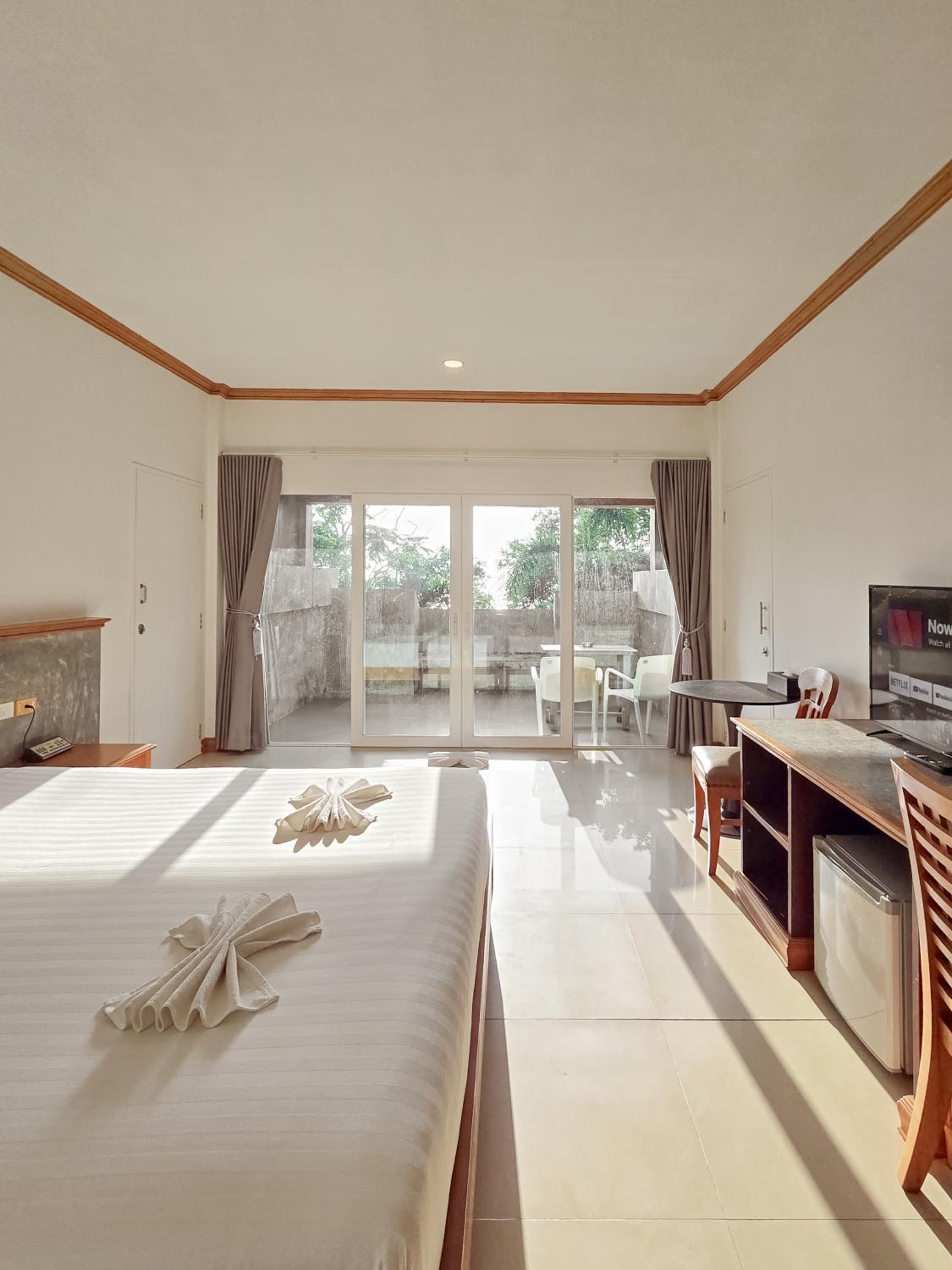 Deluxe Double or Twin Room with Balcony - Photo 1