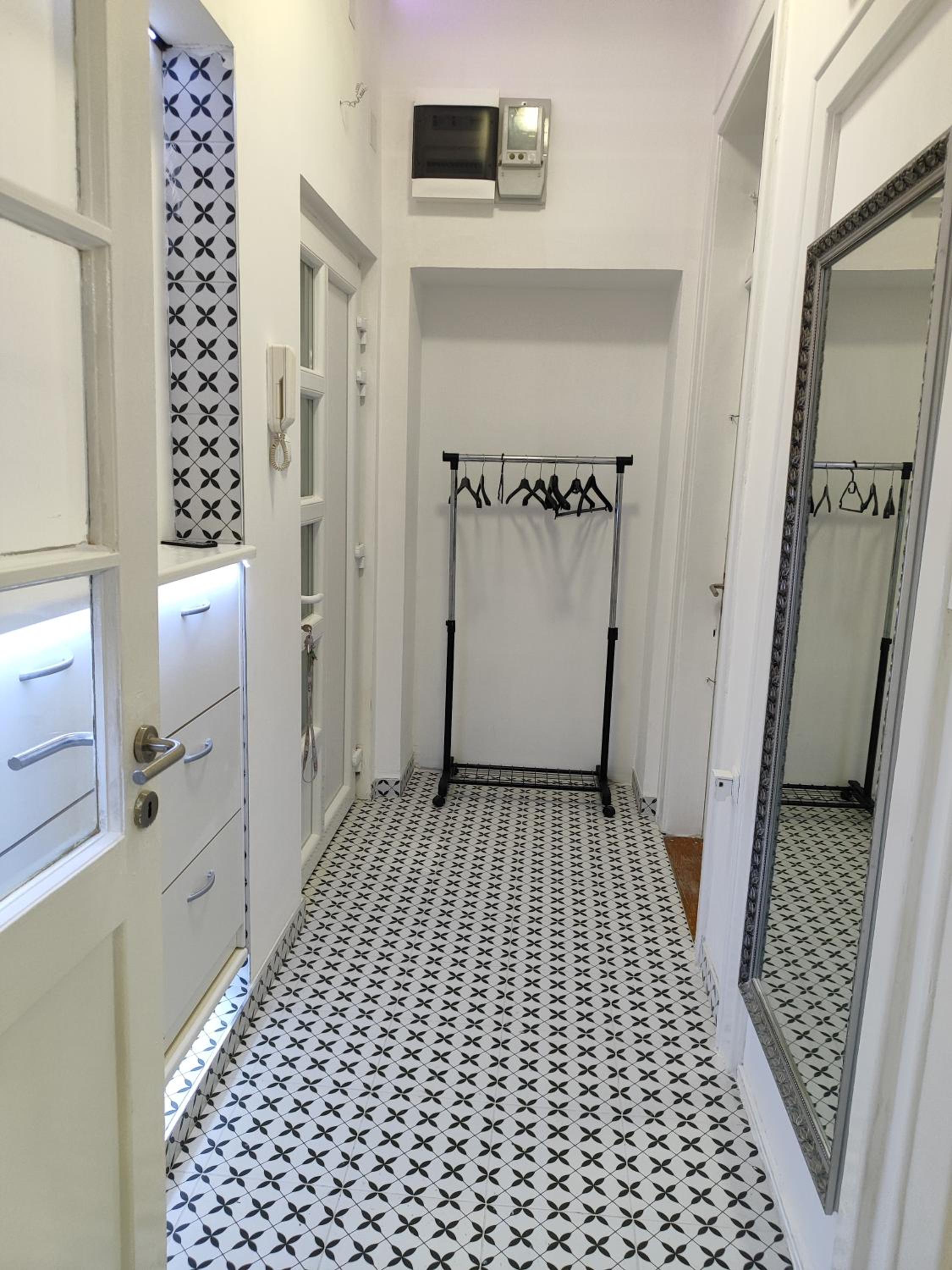 Deluxe One-Bedroom Apartment