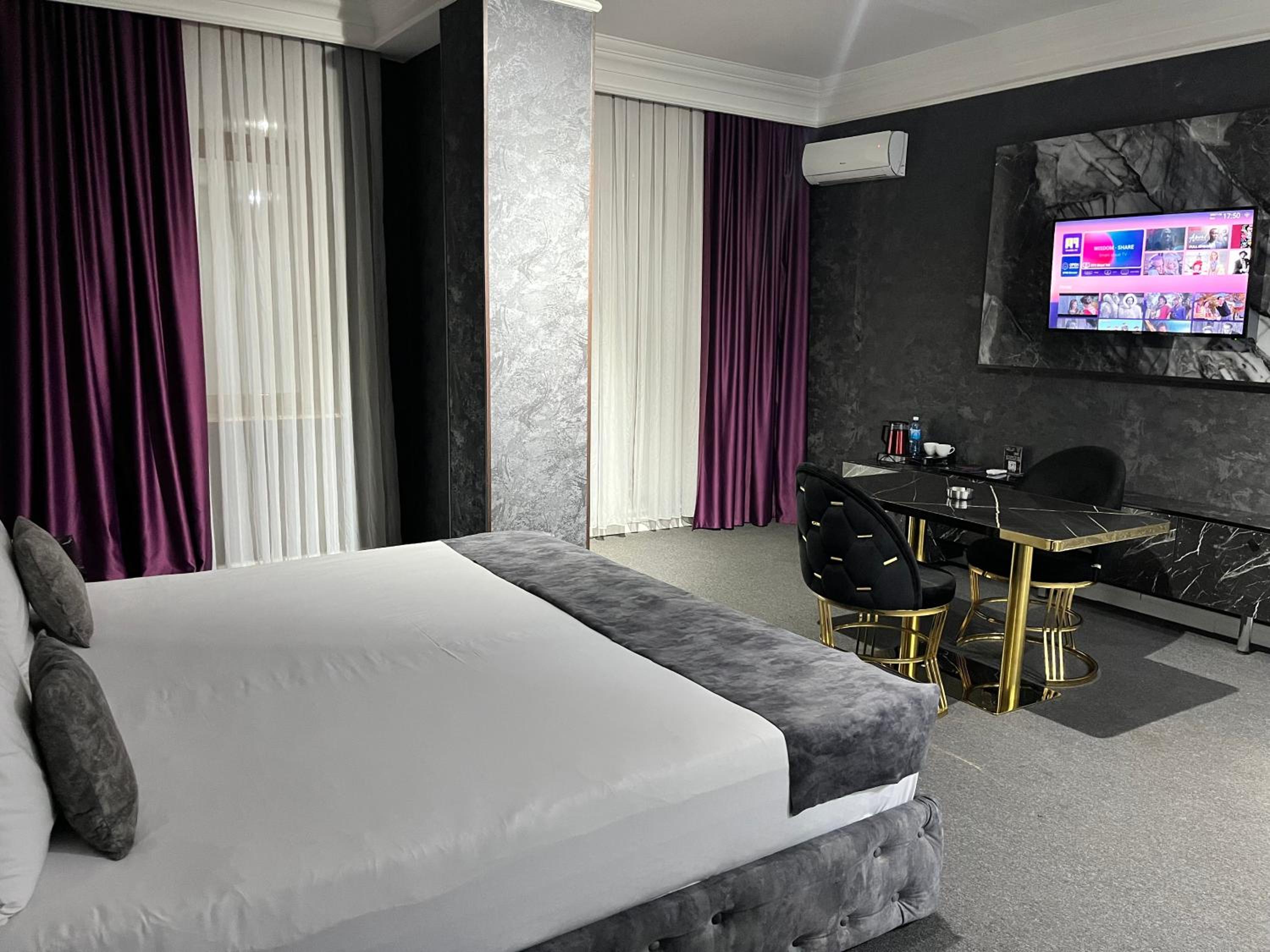 Superior King Room