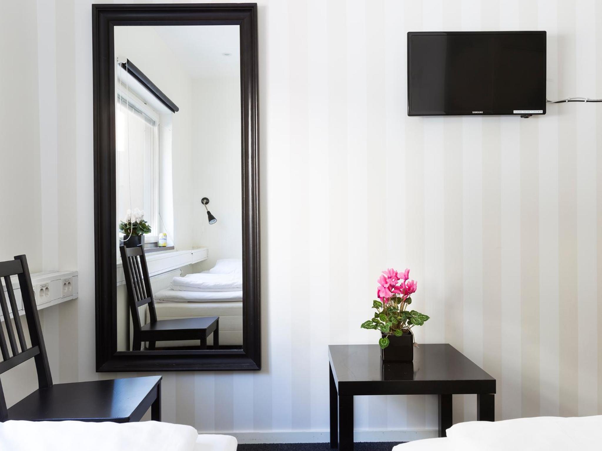 Classic Twin Room with Private Bathroom
