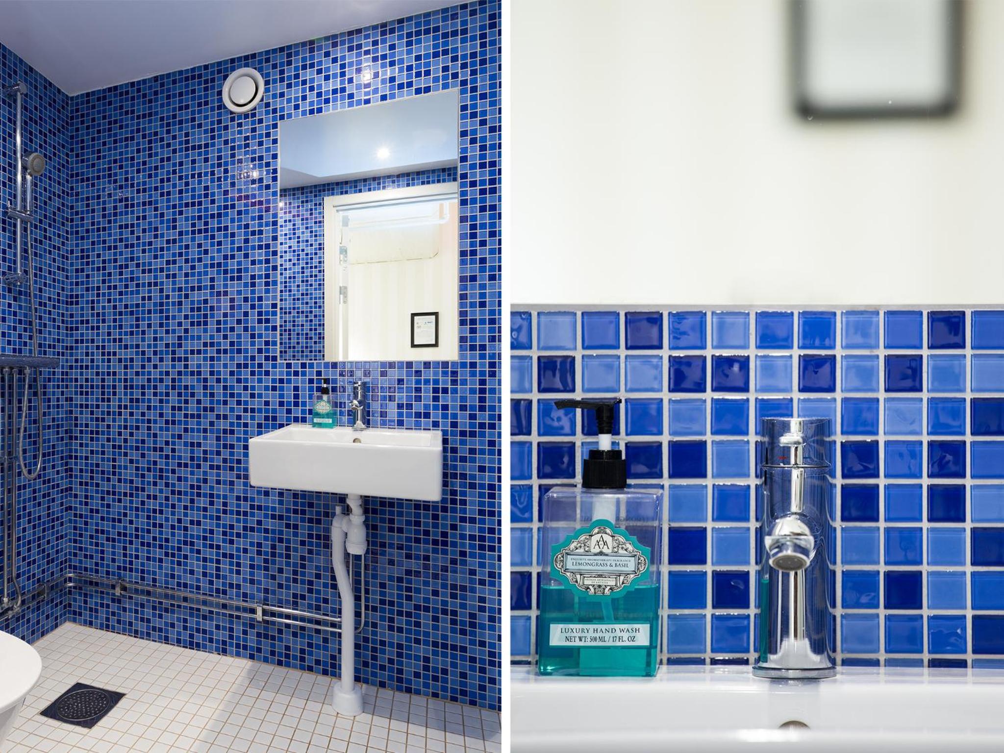 Classic Twin Room with Private Bathroom thumbnail 5