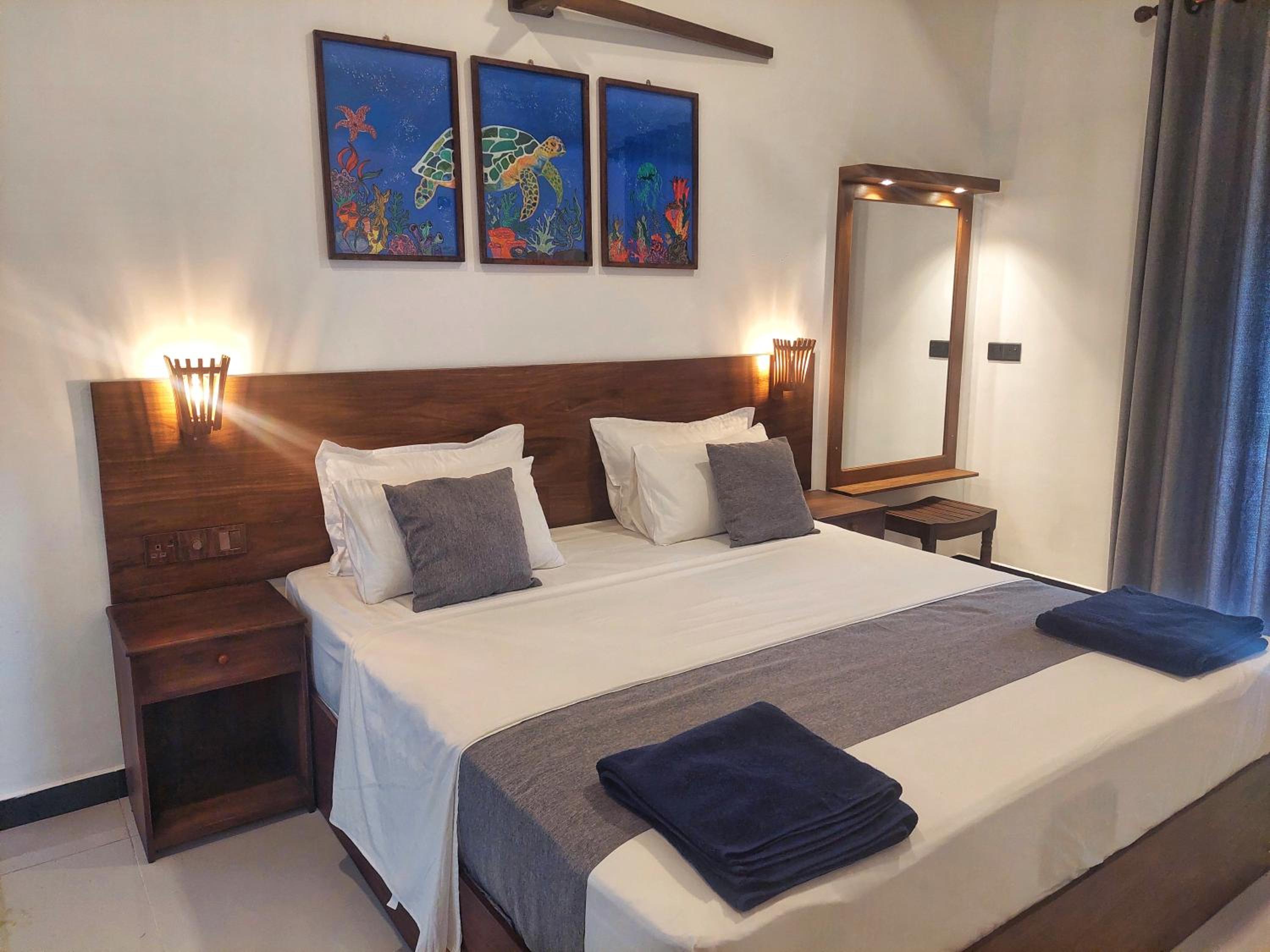 One-Bedroom Apartment with Balcony