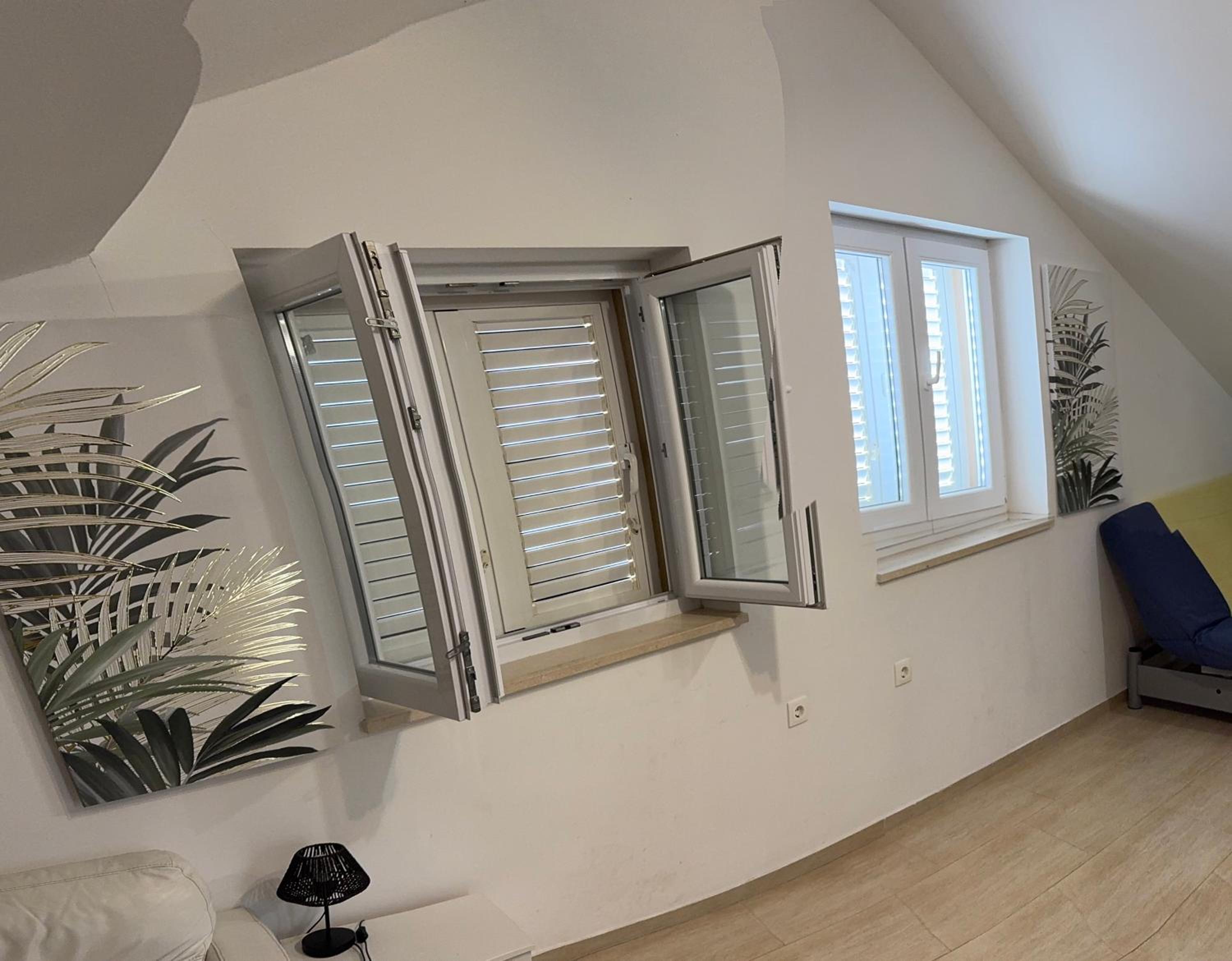 One-Bedroom Apartment with Balcony and Sea View photo 2
