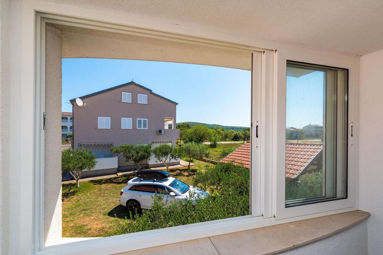 One-Bedroom Apartment with Balcony and Sea View photo 3