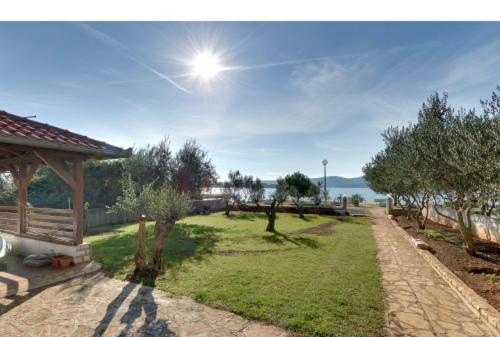 One-Bedroom Apartment with Balcony and Sea View photo 1
