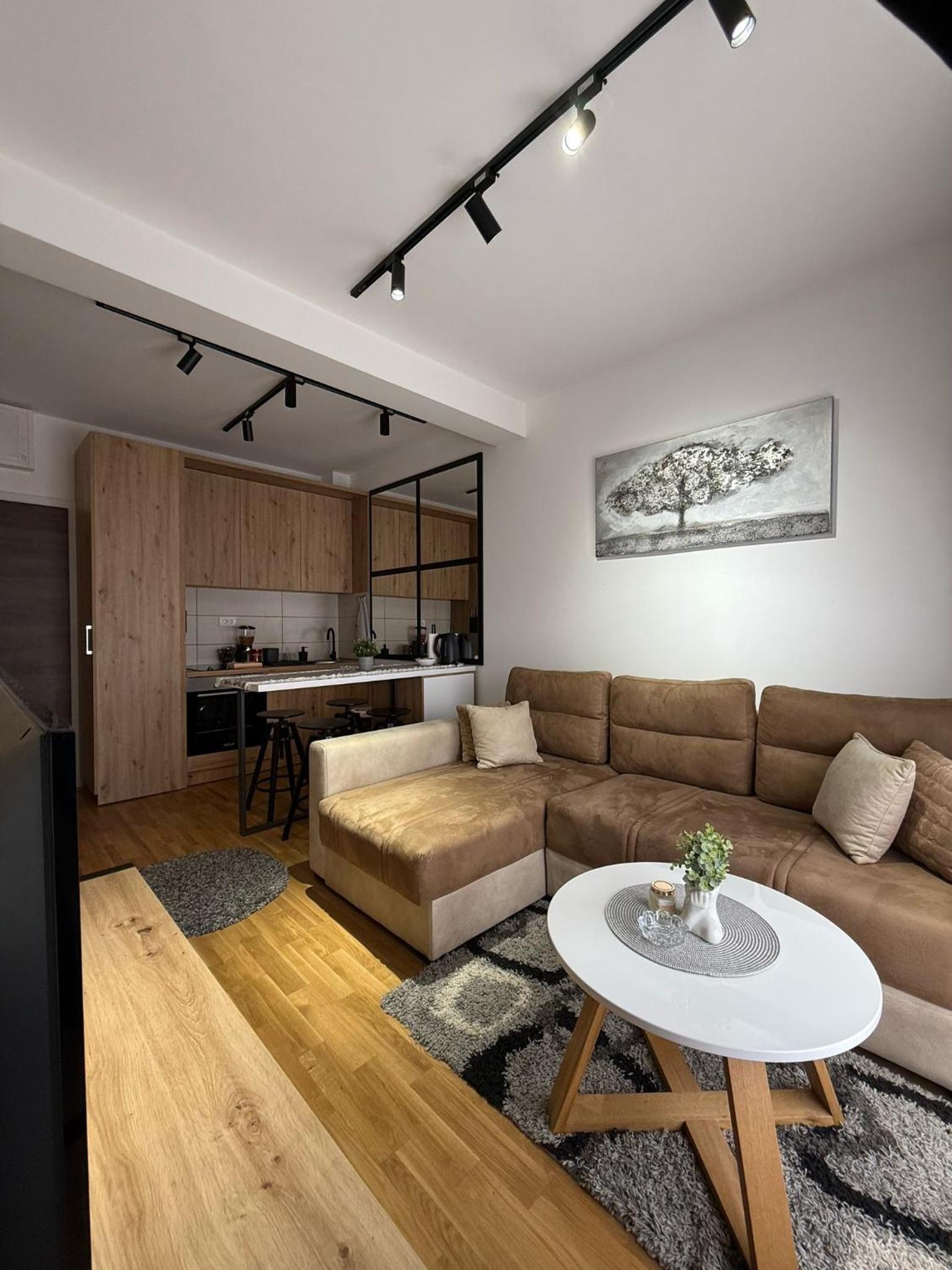 One-Bedroom Apartment photo 1