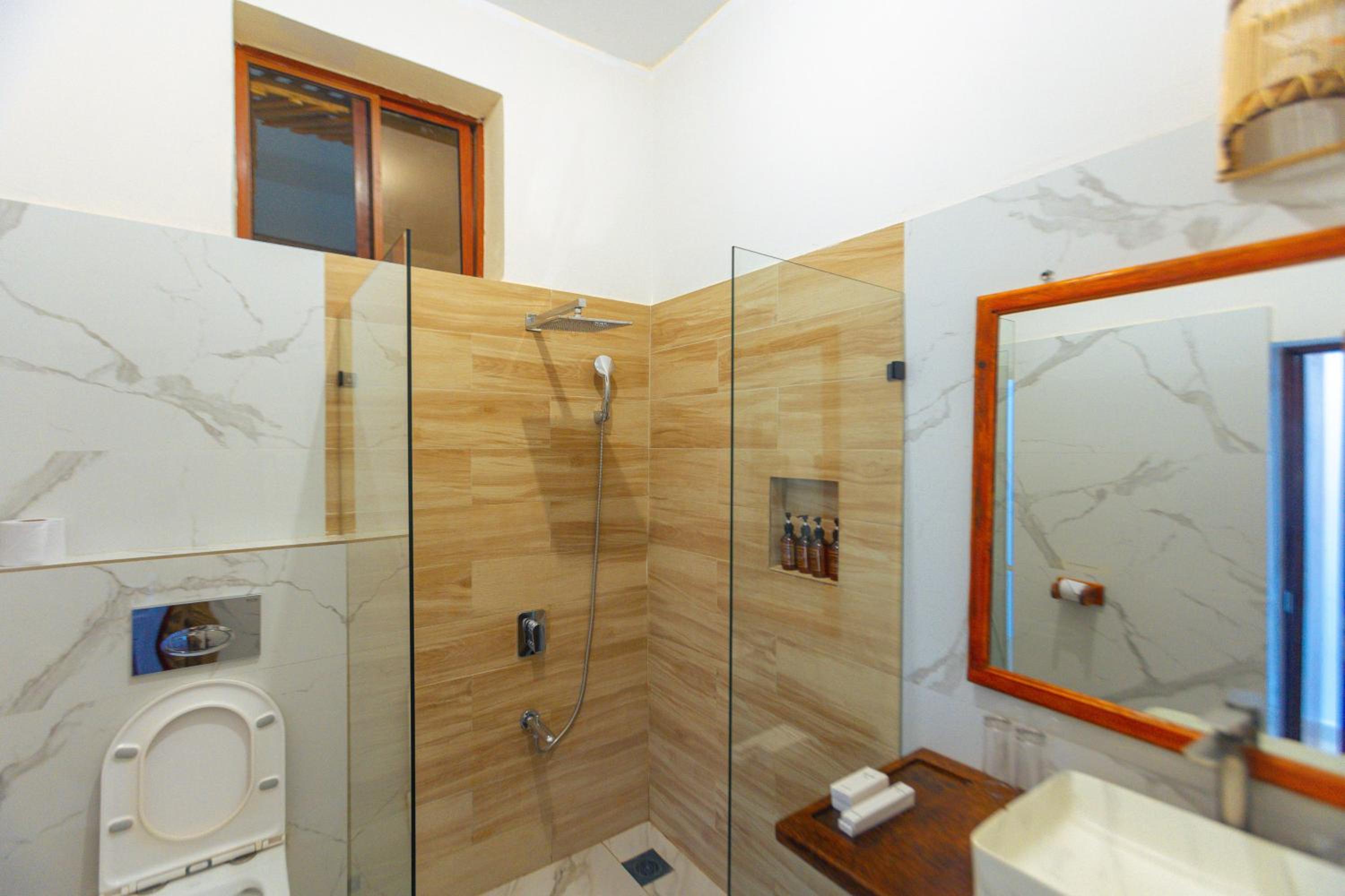 Deluxe Double Room (2 Adults + 1 Child)