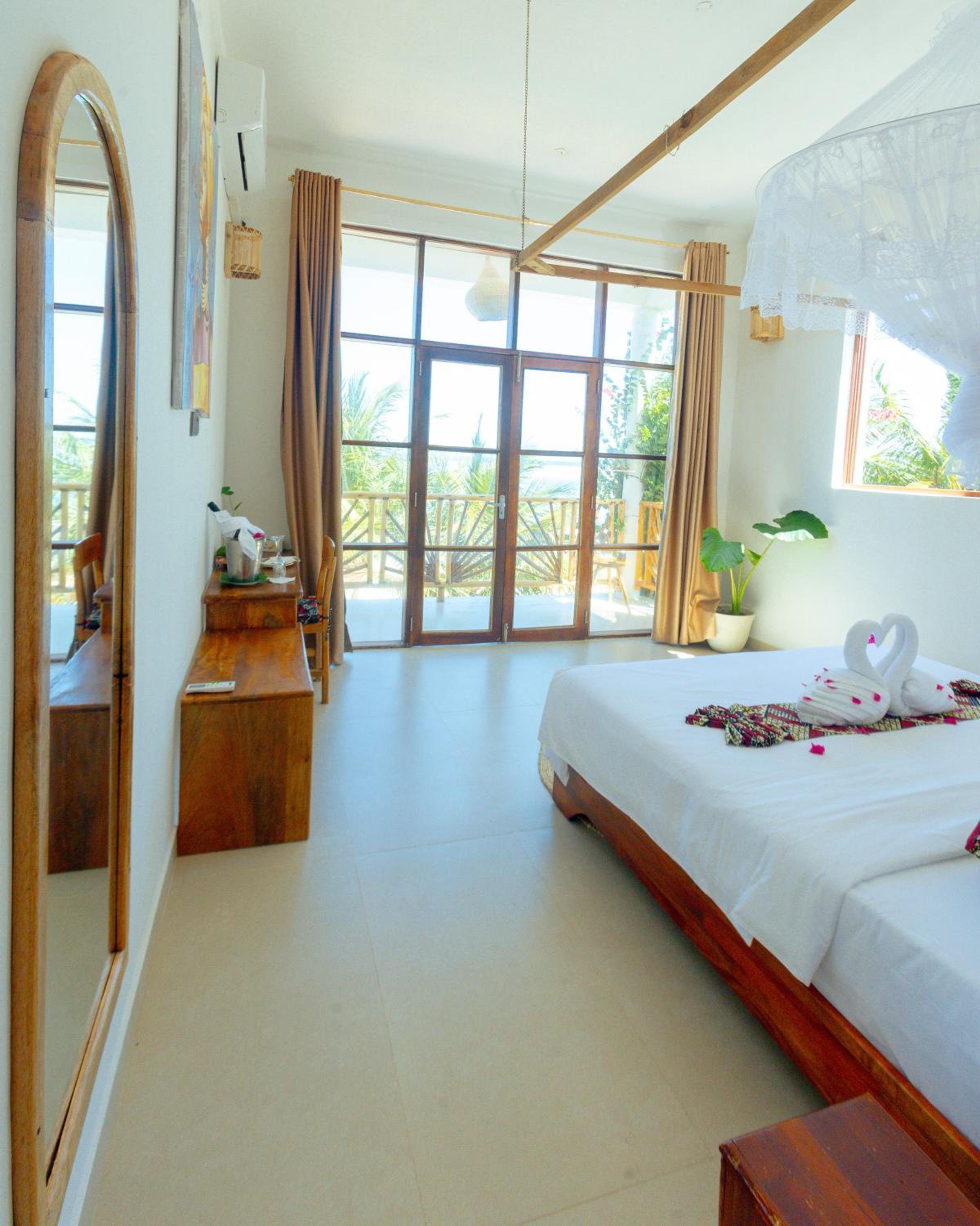 Deluxe Double Room (2 Adults + 1 Child)