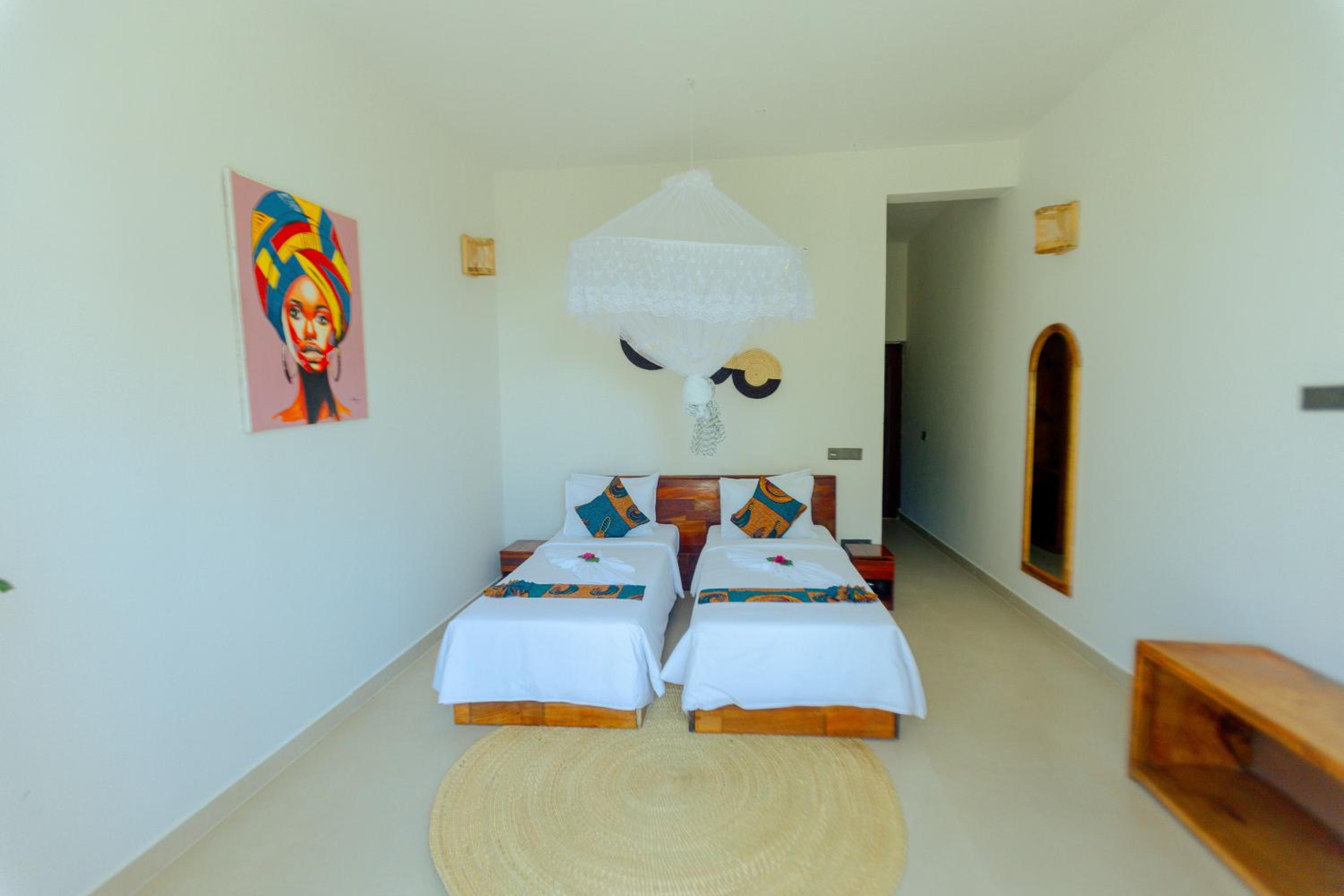 Deluxe Double Room (2 Adults + 1 Child)
