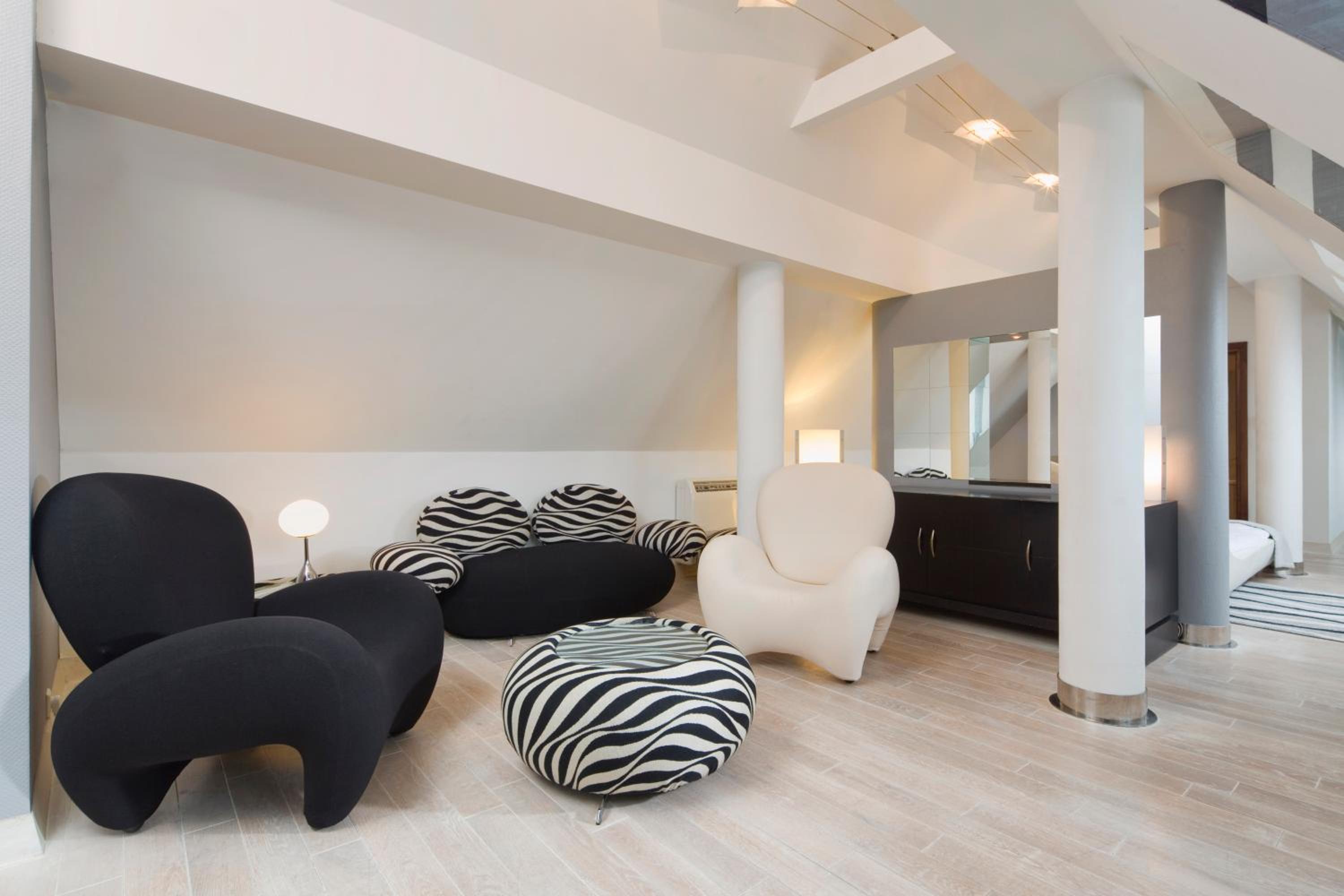 Studio Apartment - Photo 1