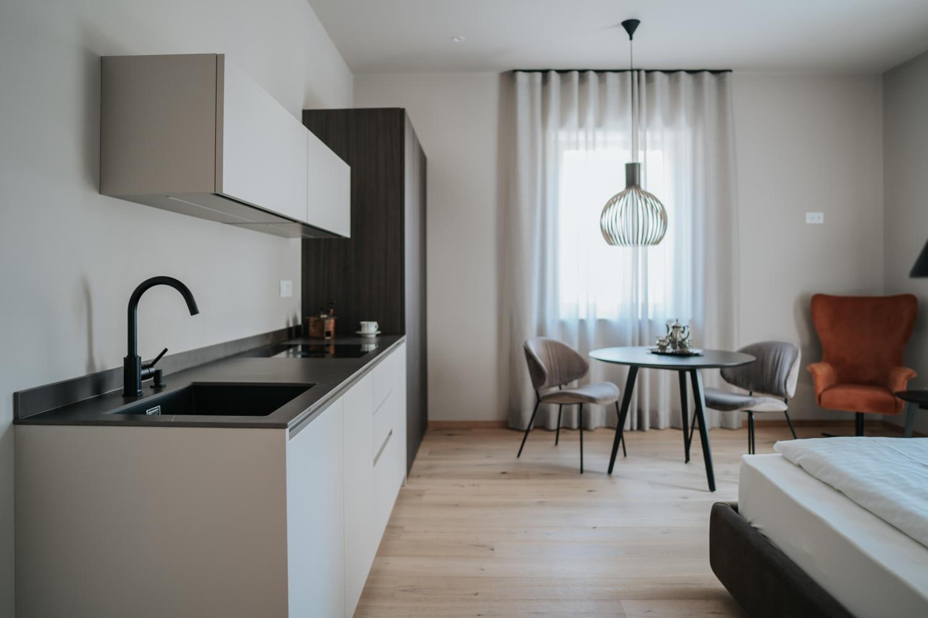 Apartment with Mountain View