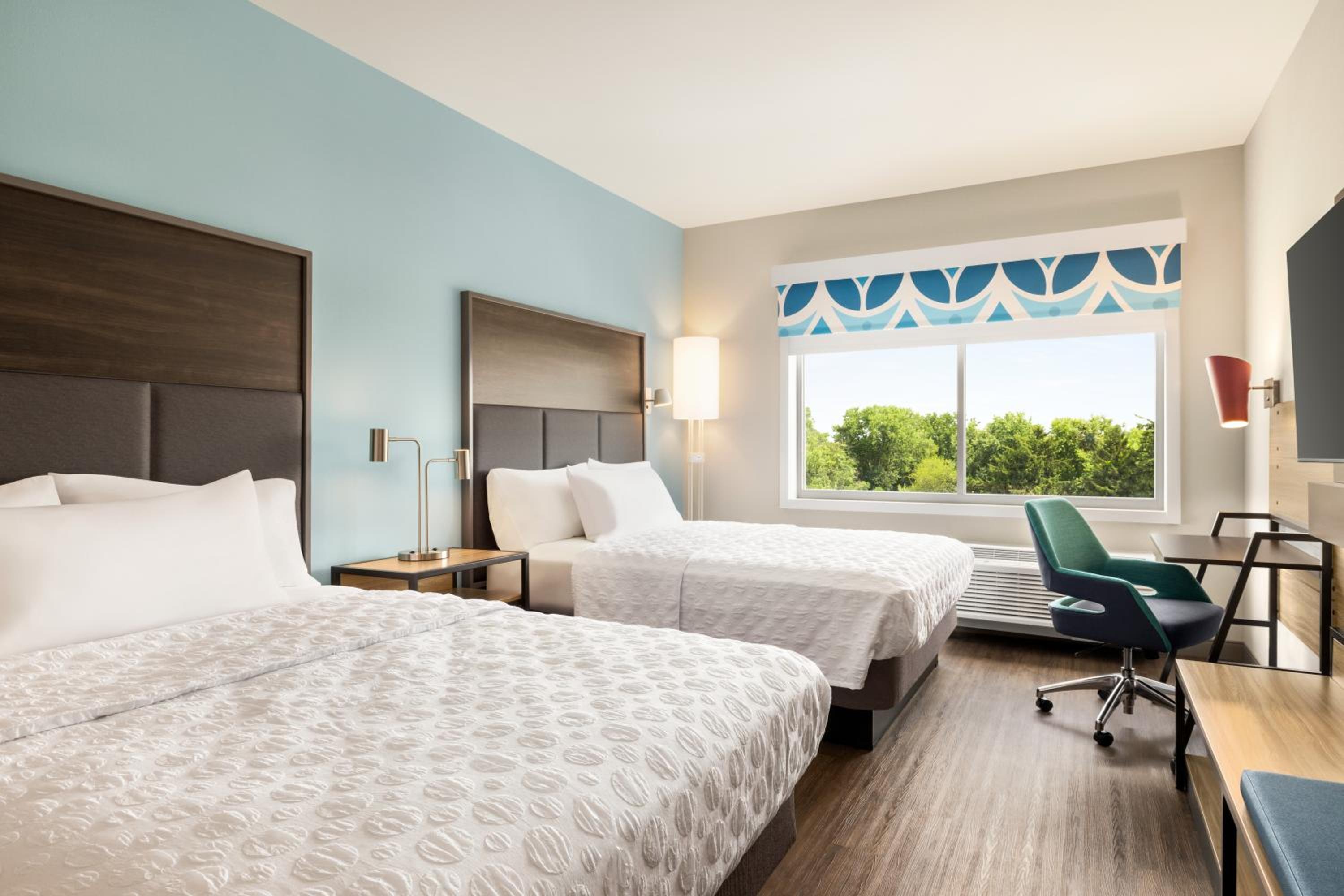 Queen Room with Two Queen Beds and Roll-In Shower - Mobility Access - Photo 3