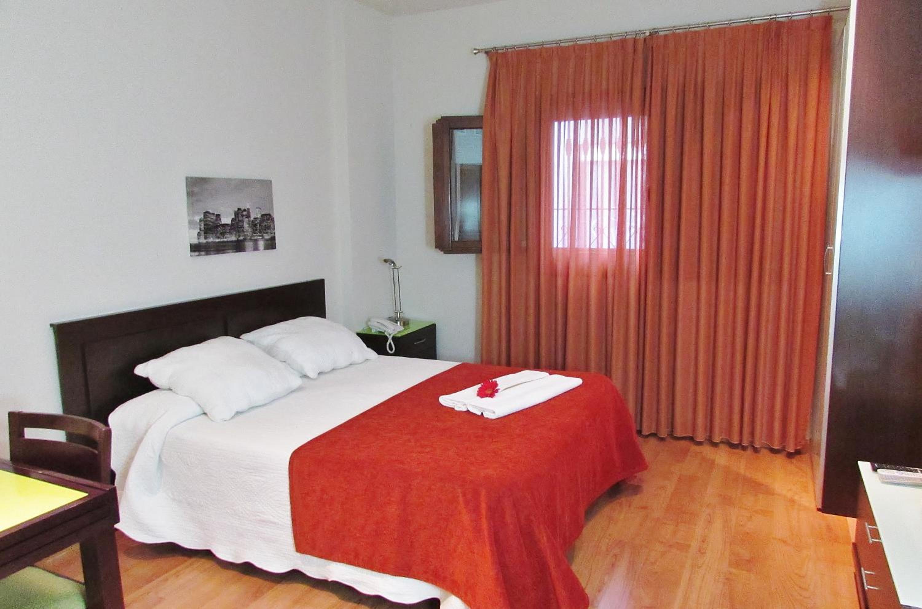 Studio (2 Adults)