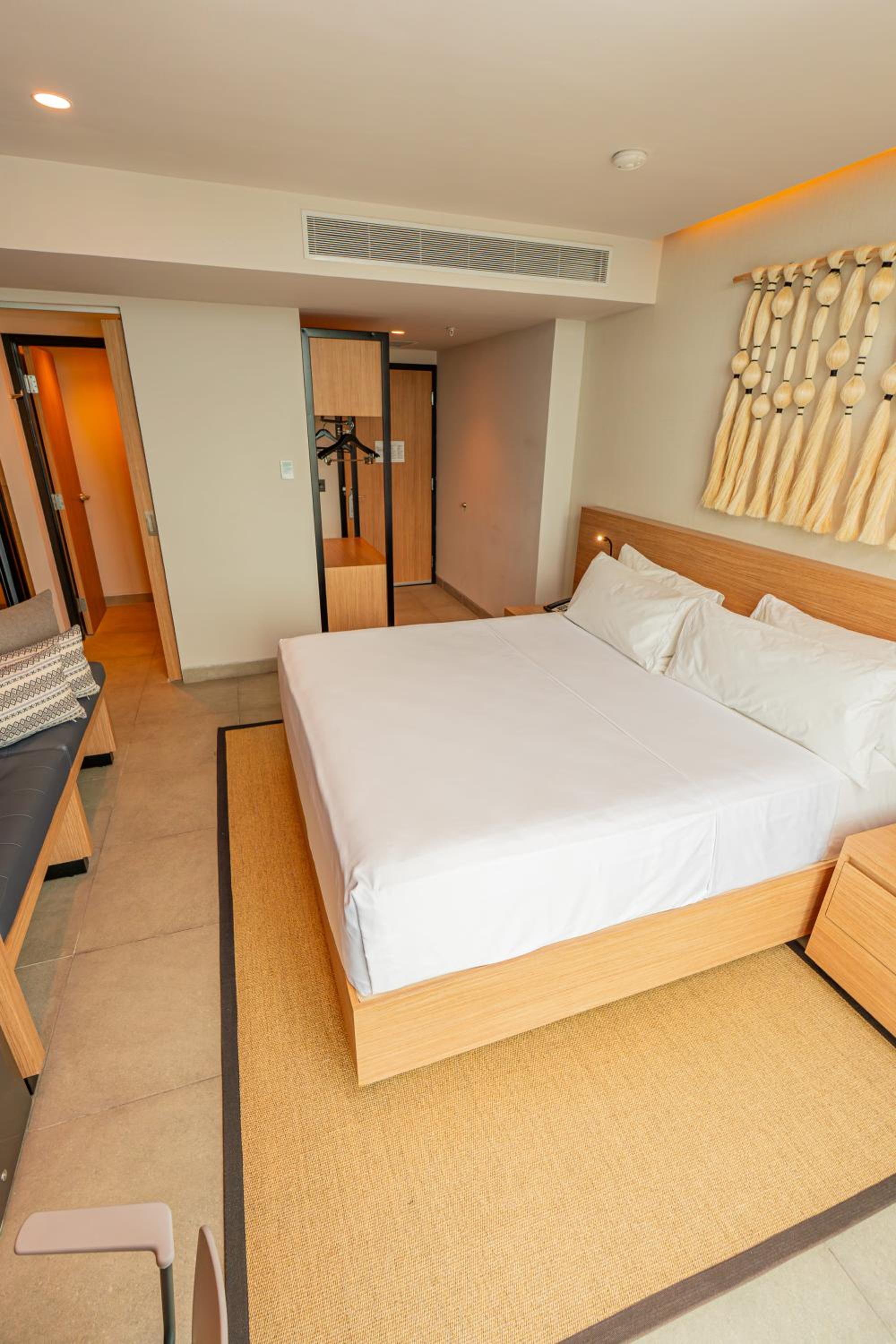 Standard King Room - Communications Accessible - Photo 4