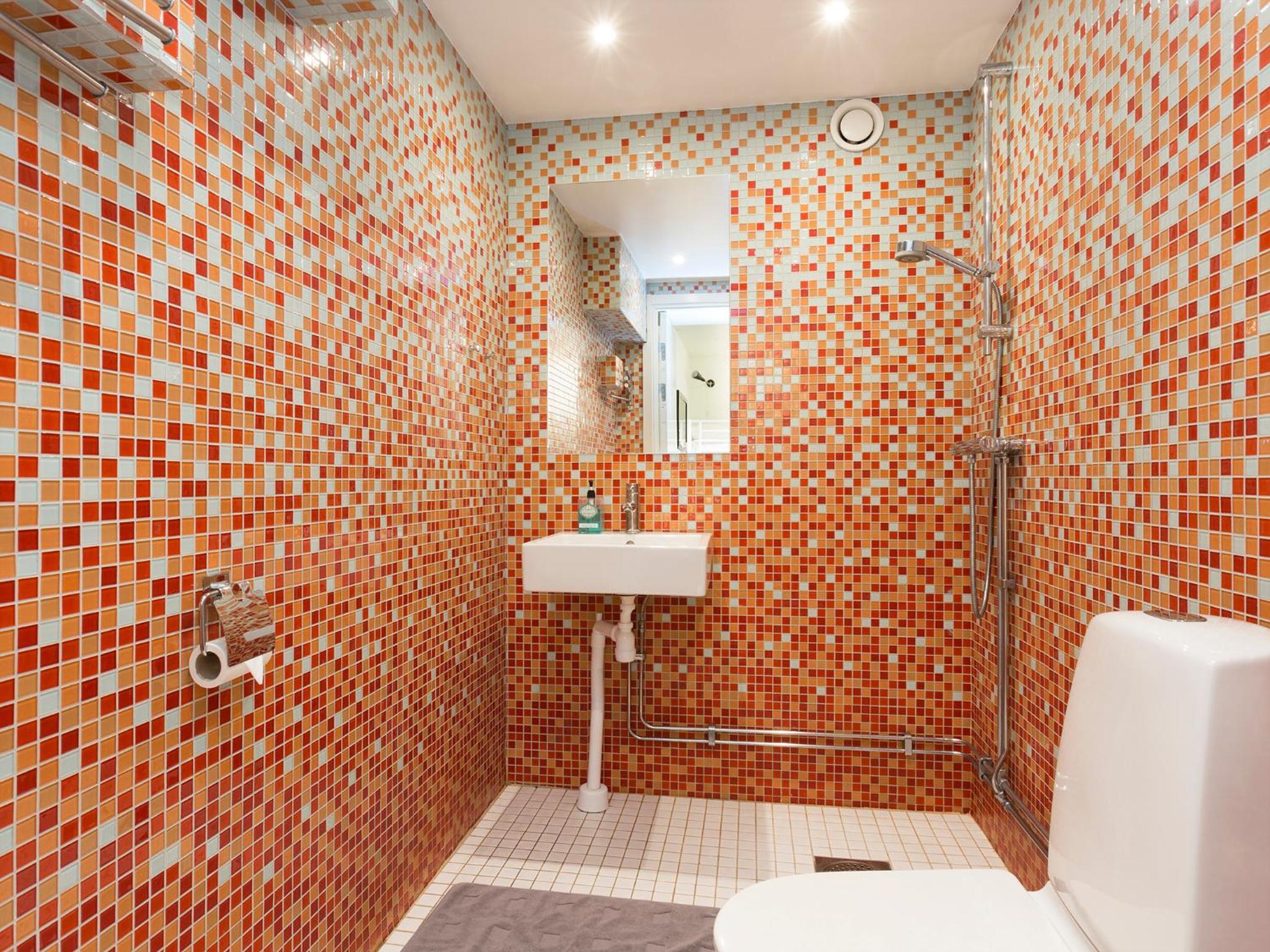 Double Room with Private Bathroom - No Window thumbnail 5