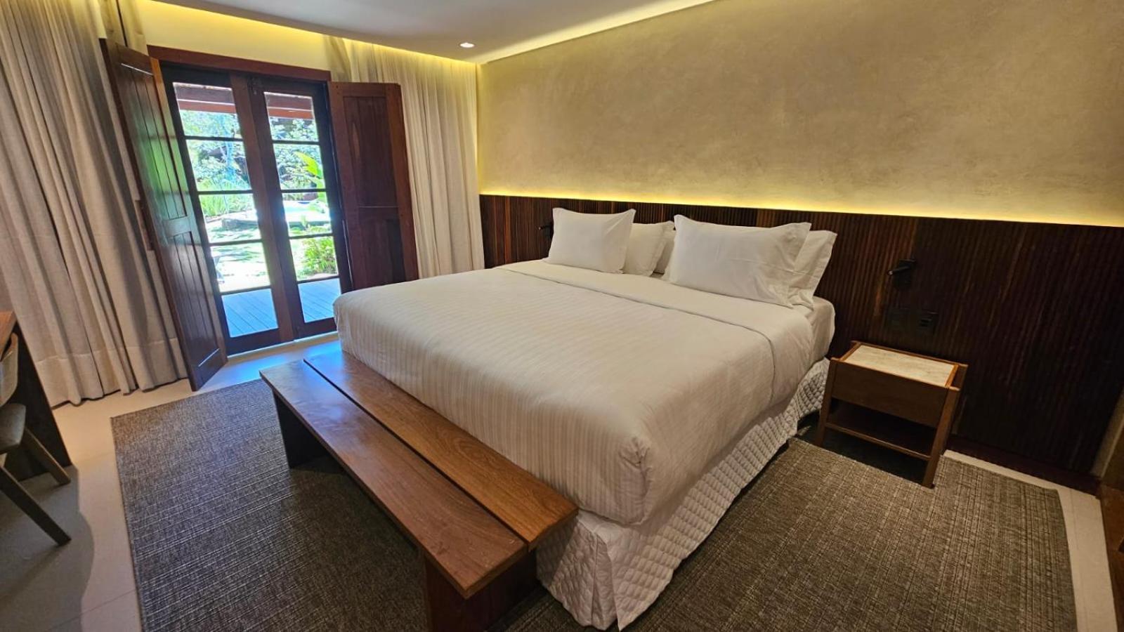 Deluxe King Room photo 2