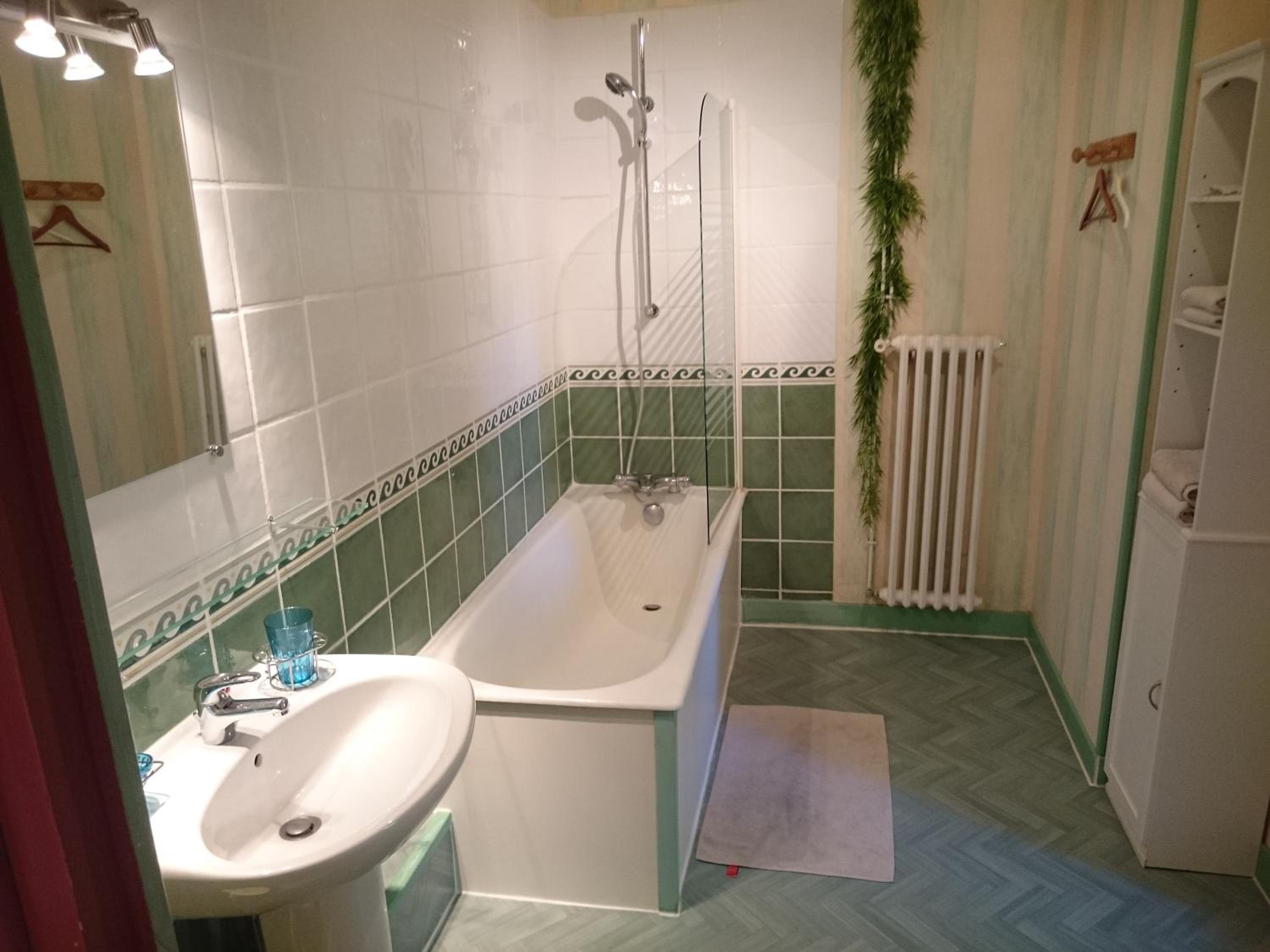 Triple Room with Bath - Photo 6