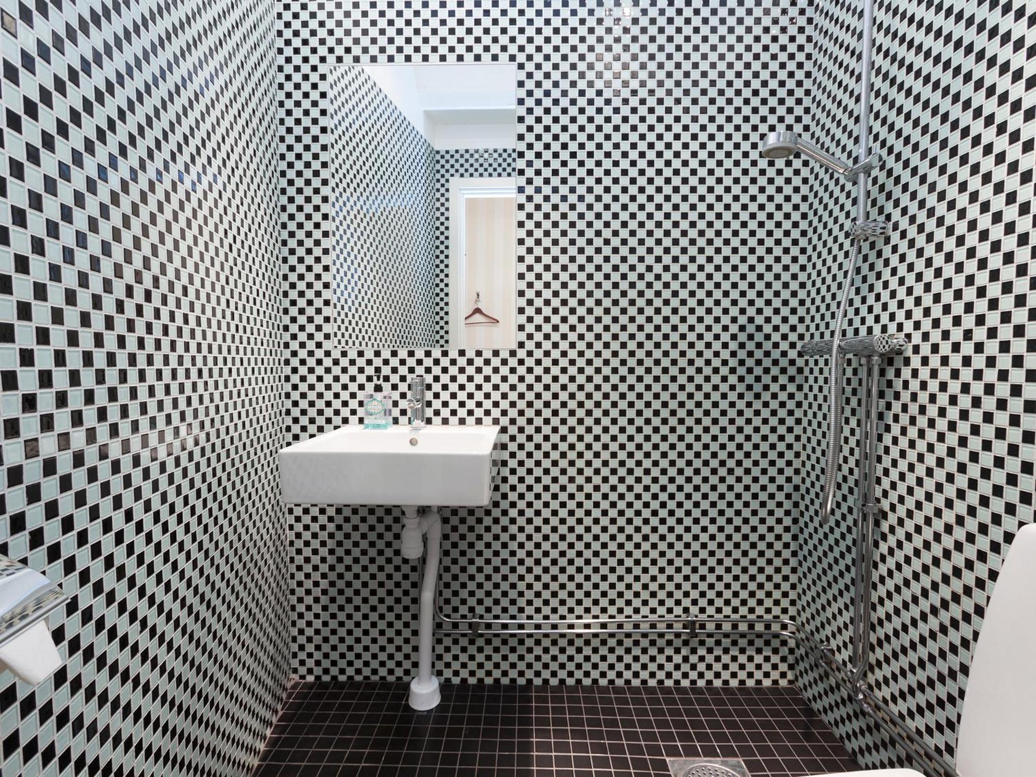 Twin Room with Private Bathroom - No Window thumbnail 5