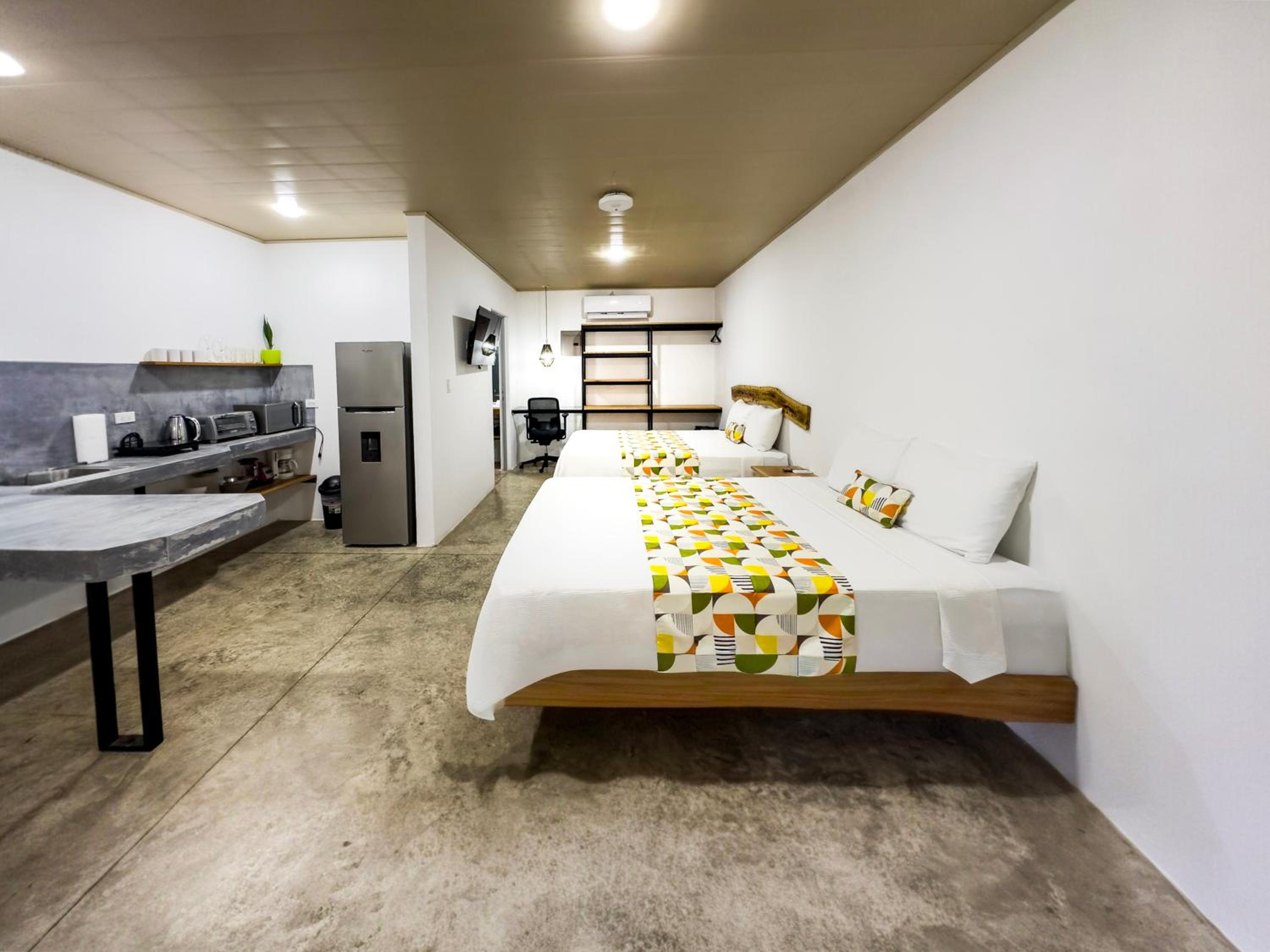 Deluxe Queen Room with Two Queen Beds photo 3