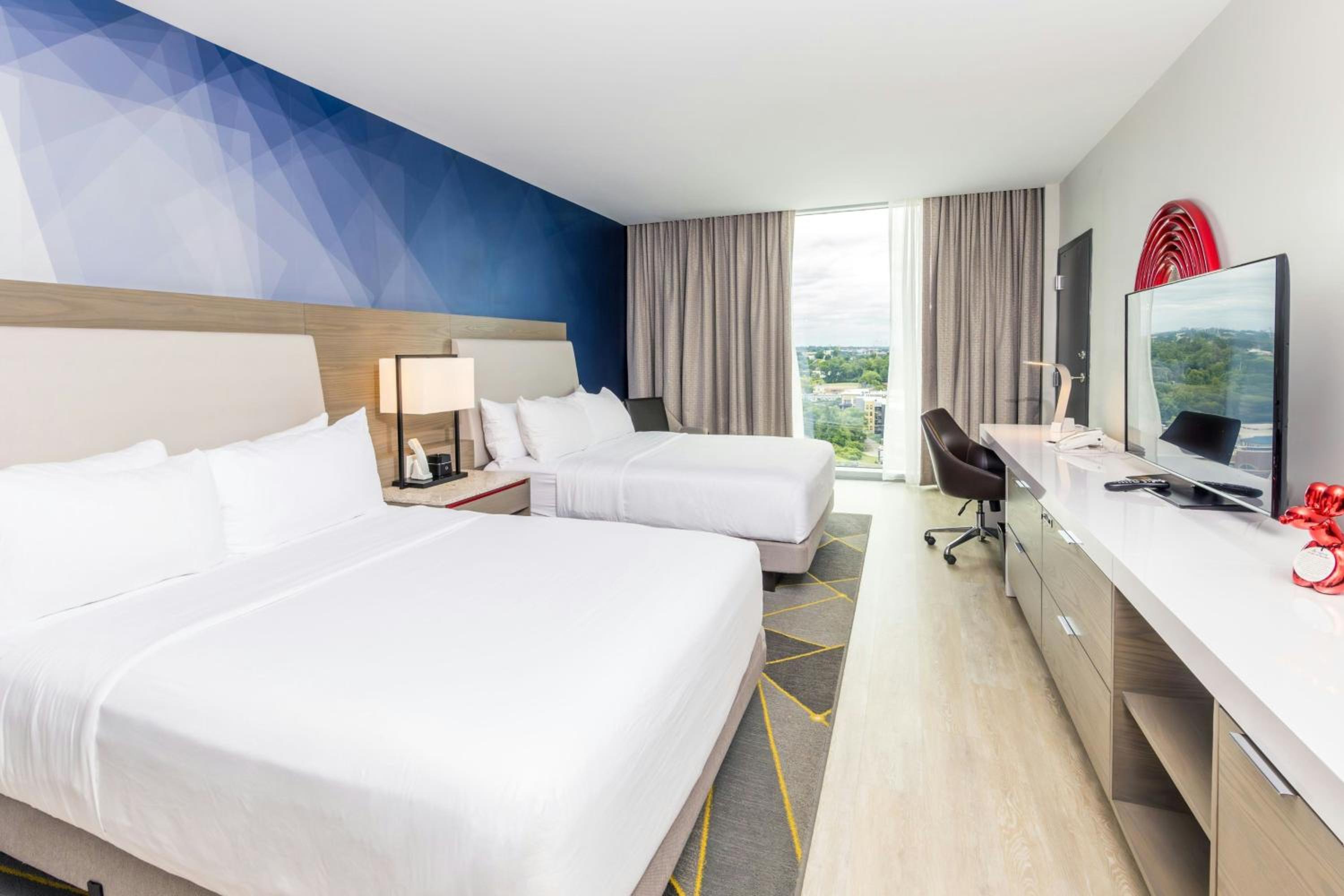 Queen Room with City View photo 3