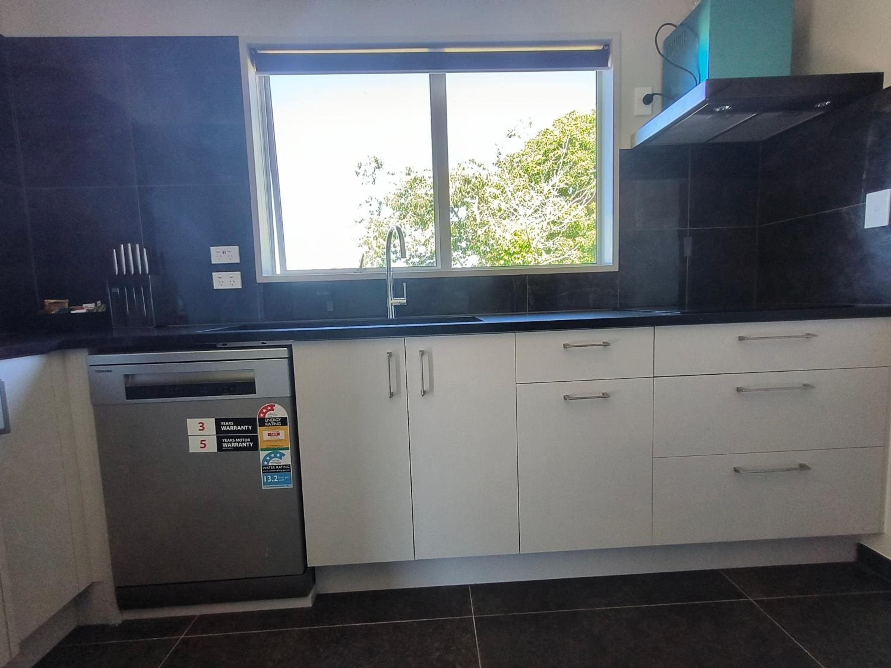 Family Two-Bedroom Apartment with View photo 2