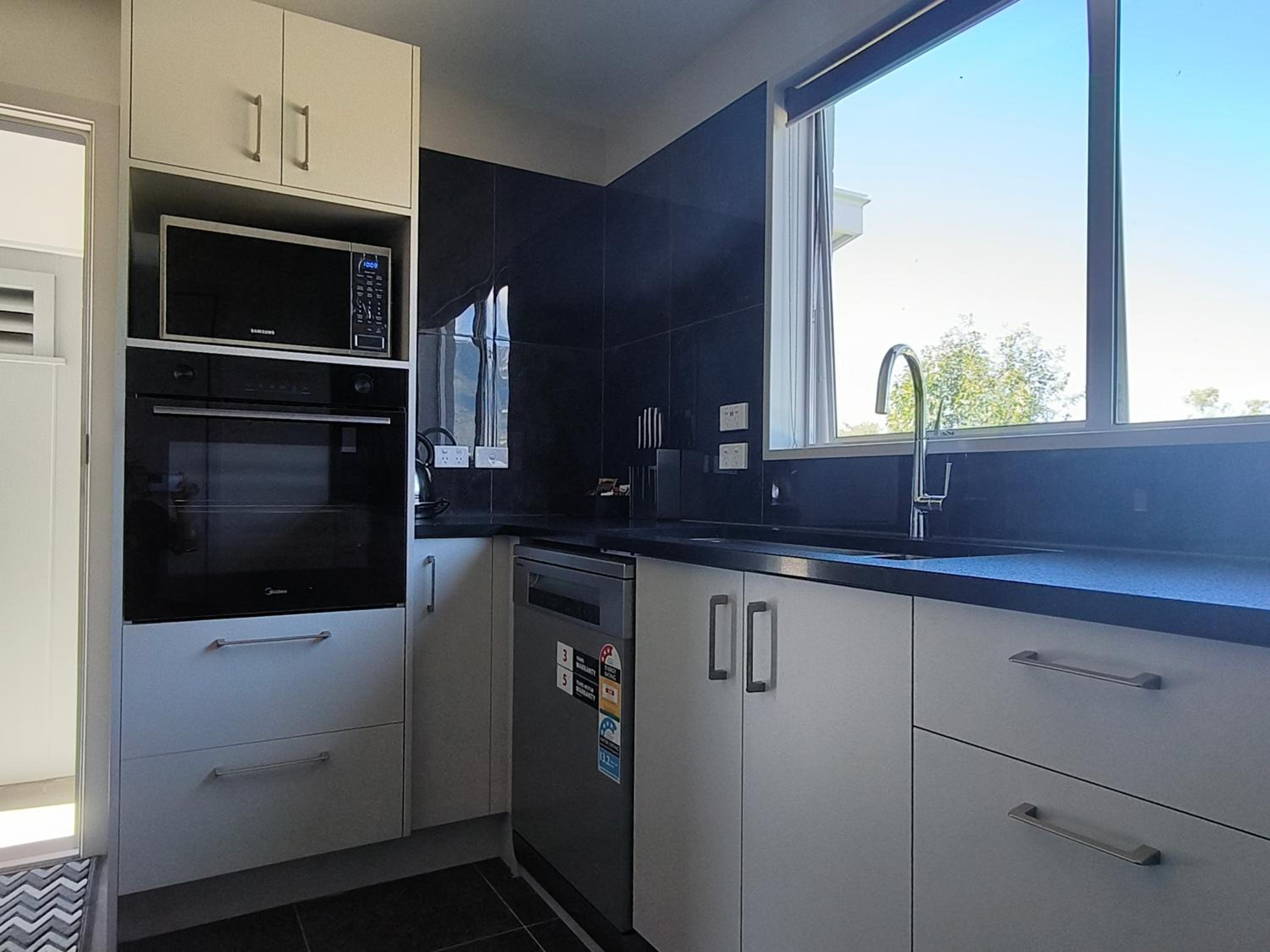 Family Two-Bedroom Apartment with View photo 1