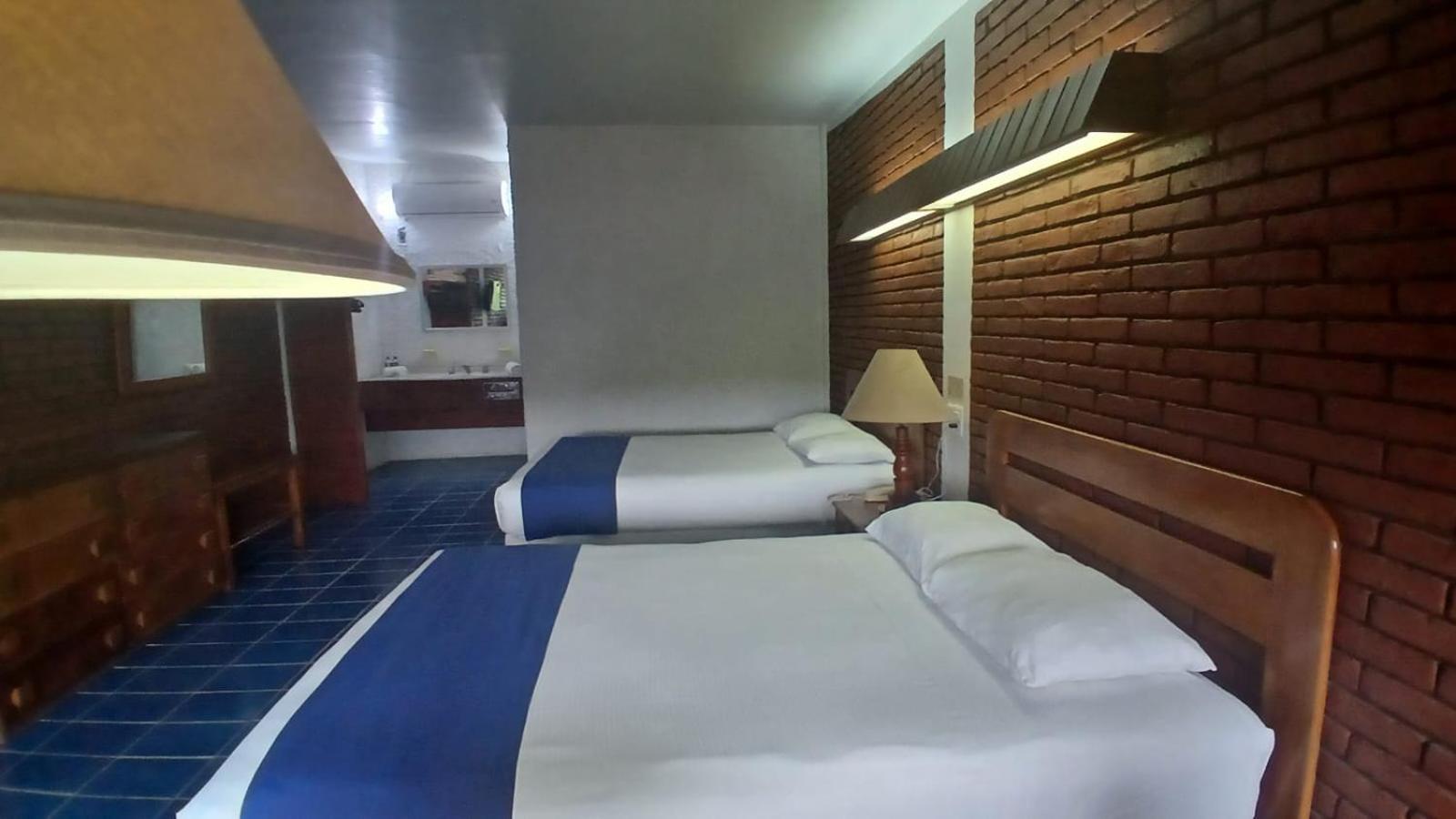 Double Room with Two Double Beds photo 2