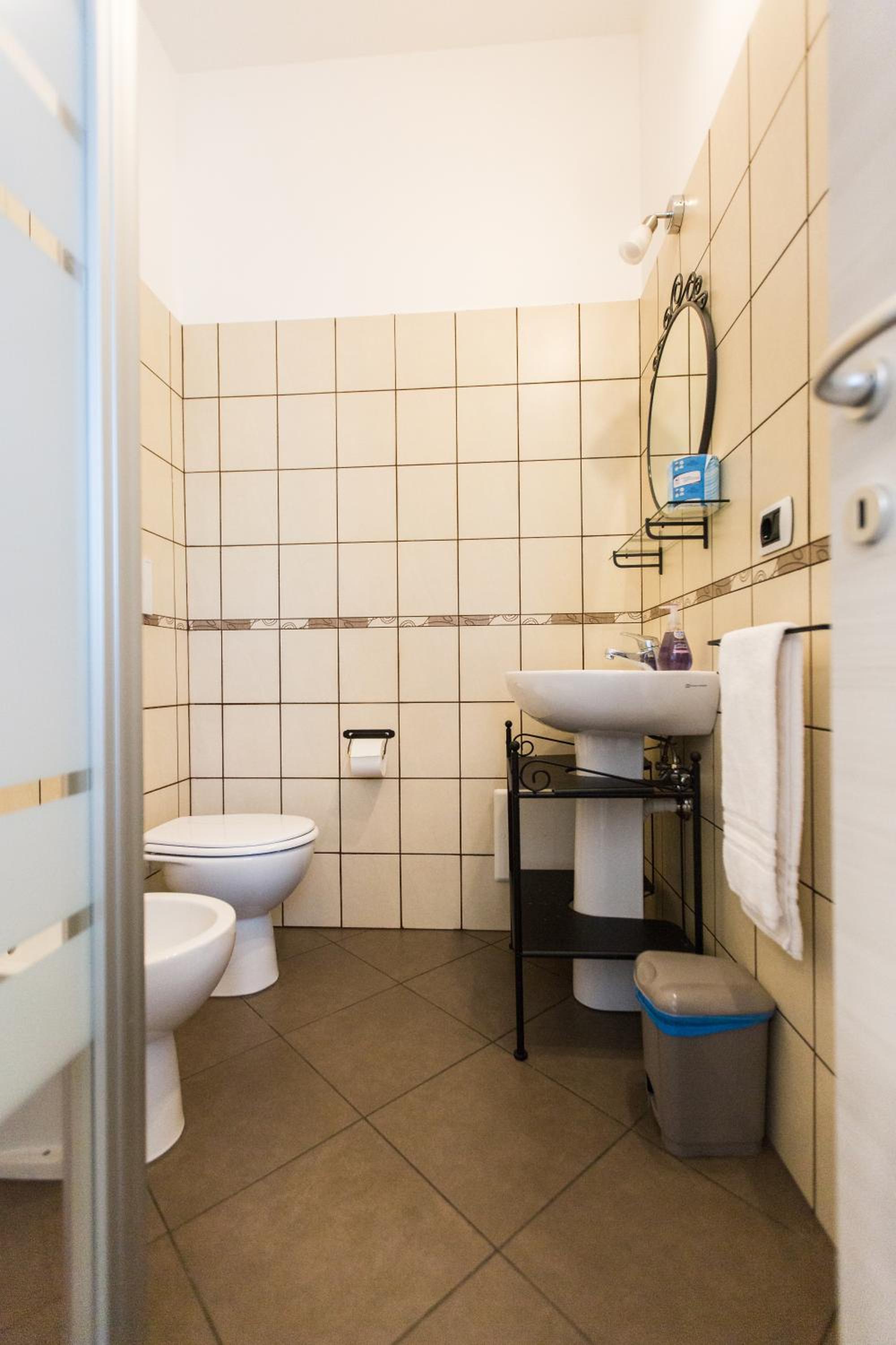 Double Room with Private Bathroom - Photo 5