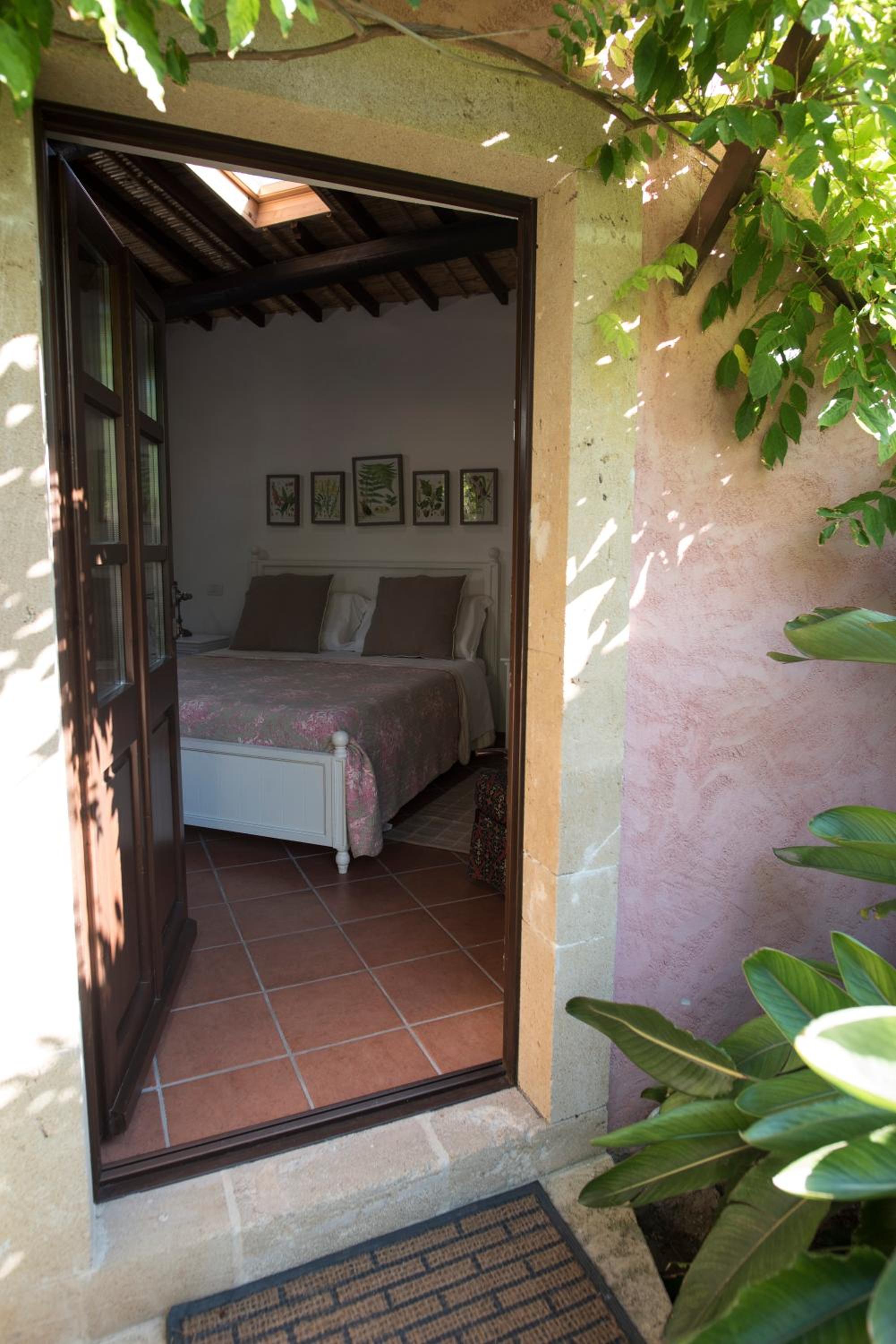 Double Room - Photo 7