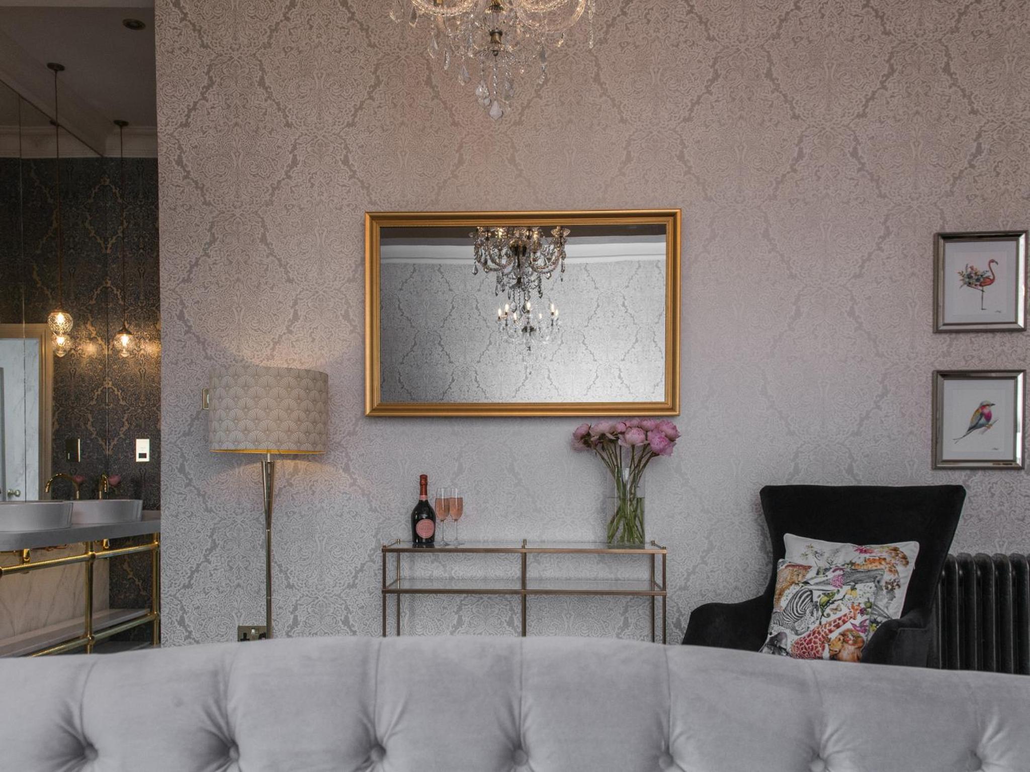 Junior King Suite - Photo 7