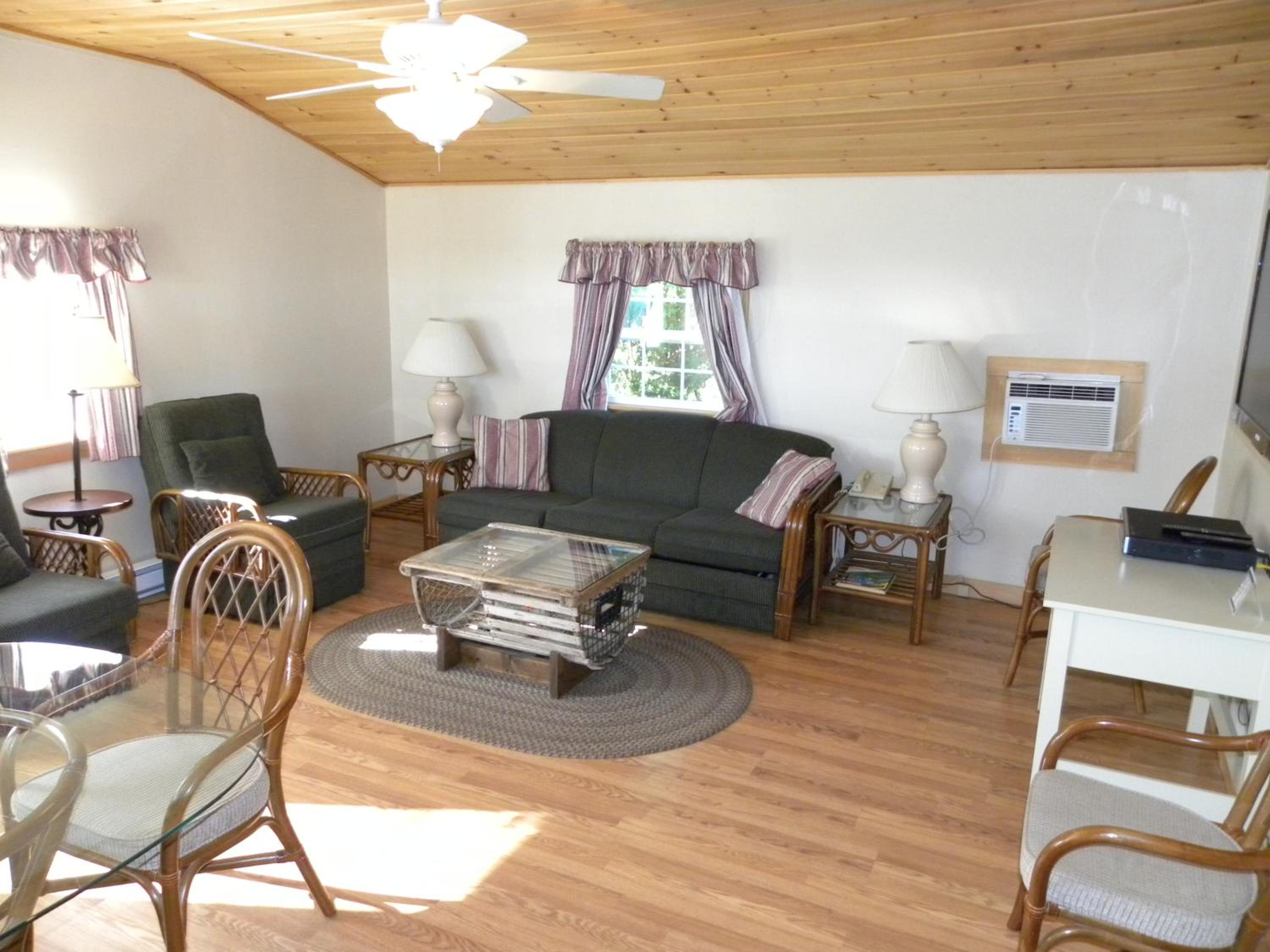 Deluxe One-Bedroom Cottage w/ 2 Queen Beds and Sea View - Photo 6