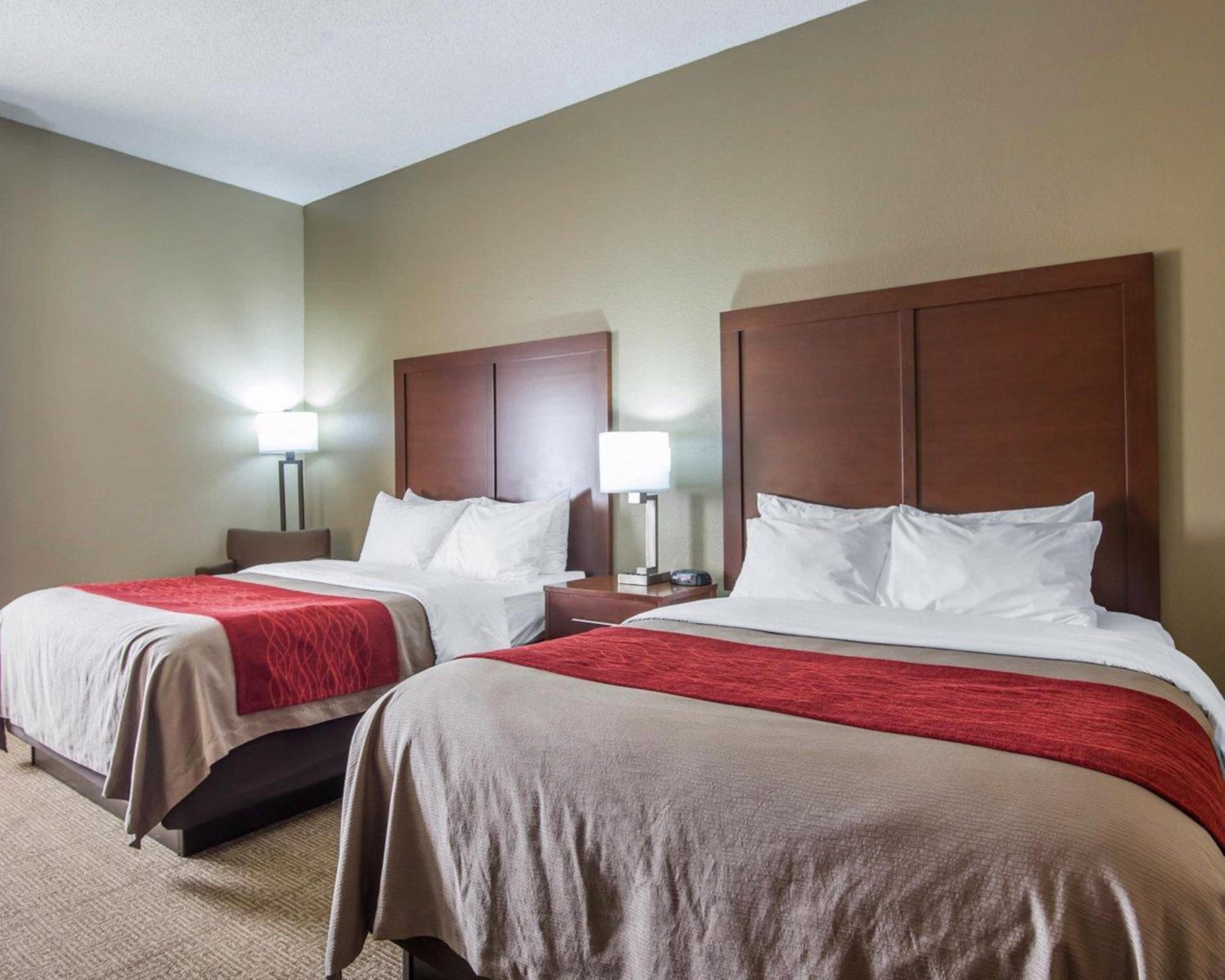Queen Room With Two Queen Beds - Non-Smoking